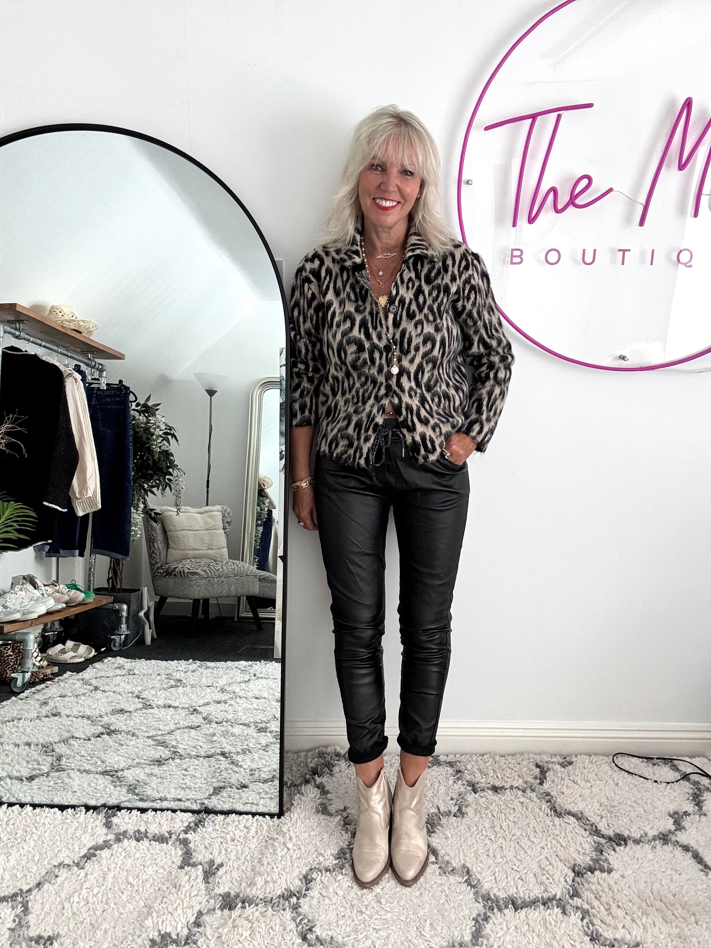 Soft & Hazy Buttoned Cardi in Leopard