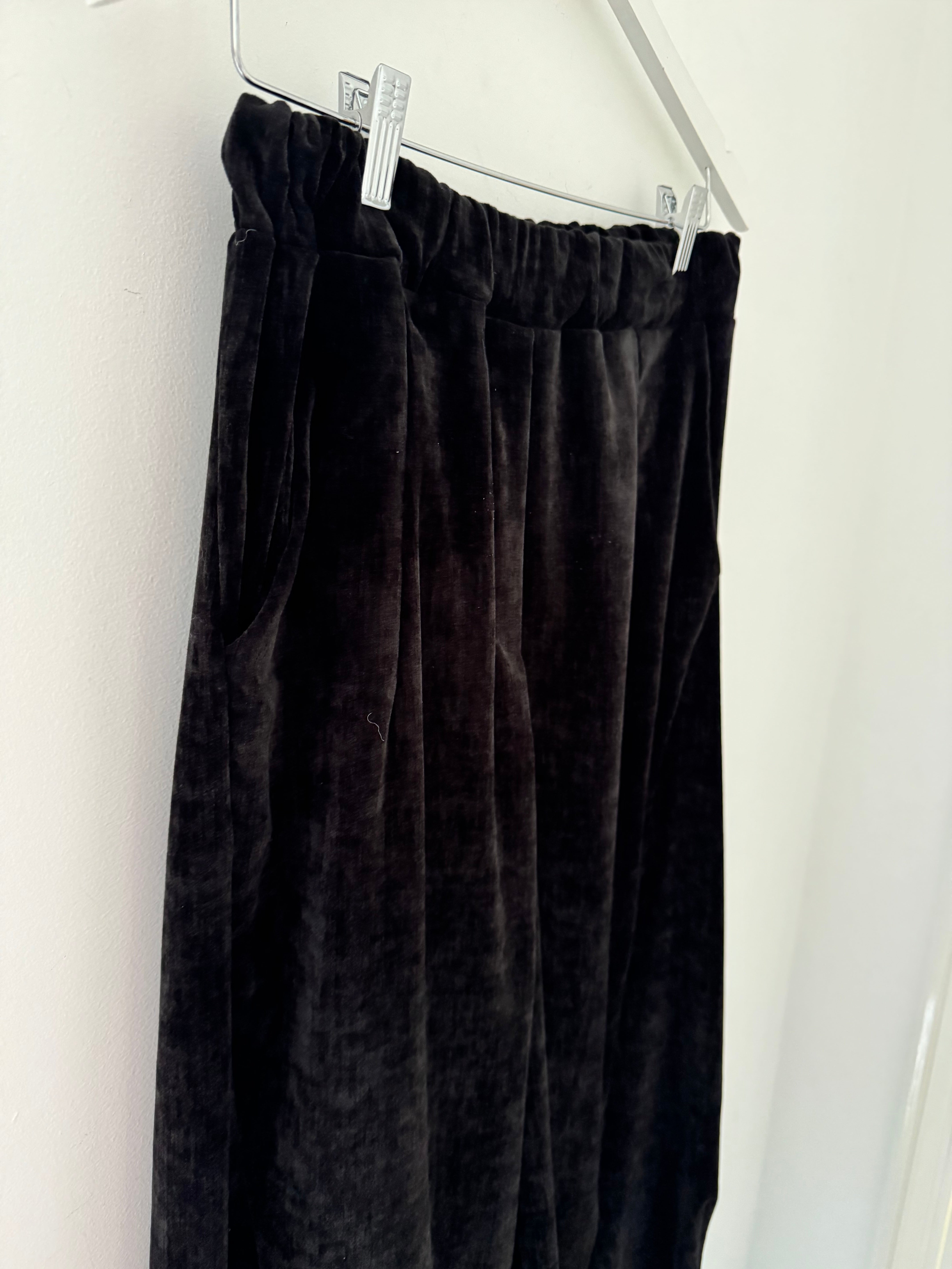 Velvet Stretch Boyfriend Trousers in Black
