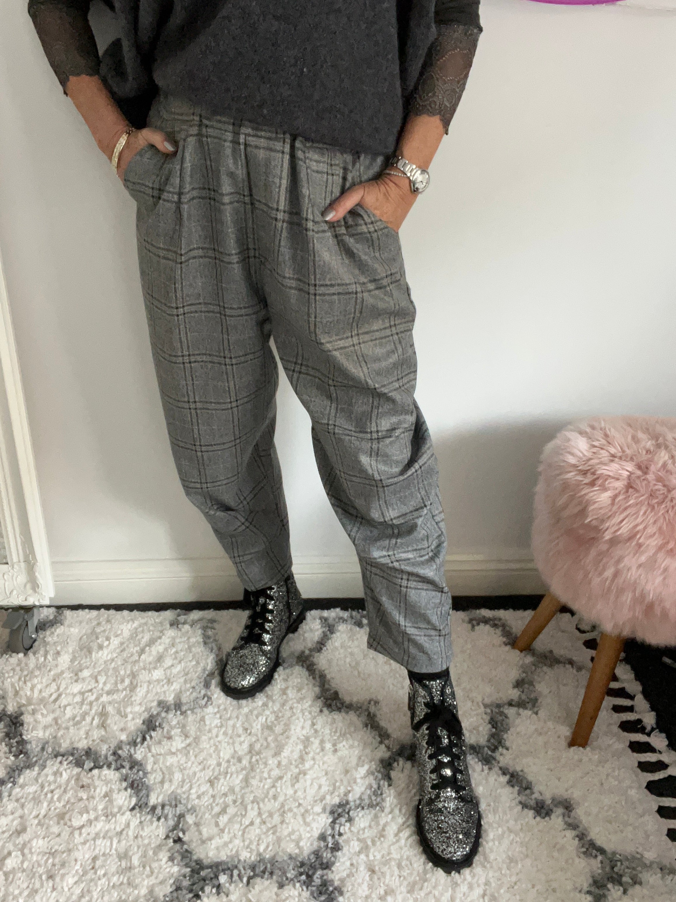 Baggy Trousers in Grey Check