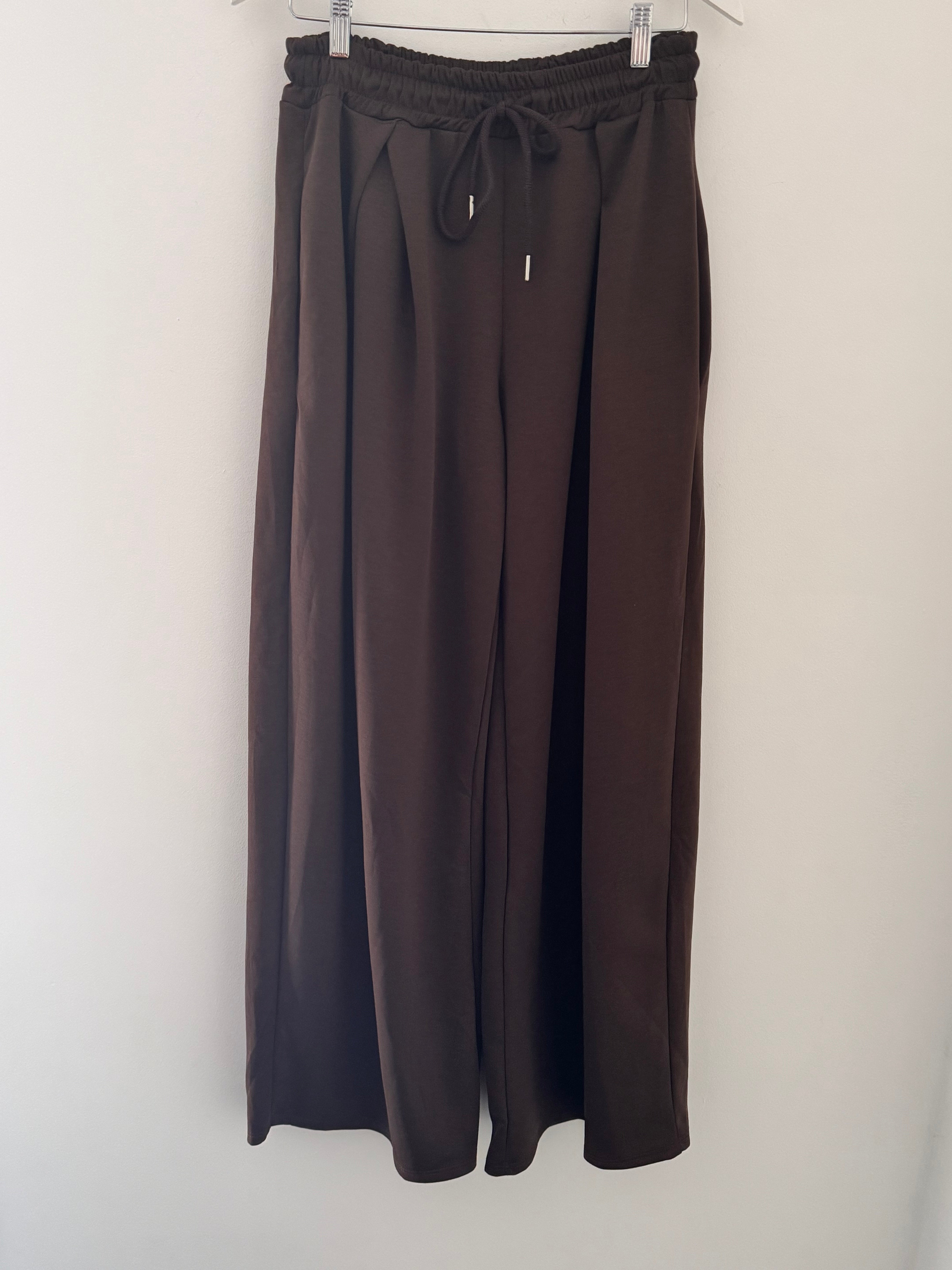 Wide Leg Stretch Trousers in Chocolate