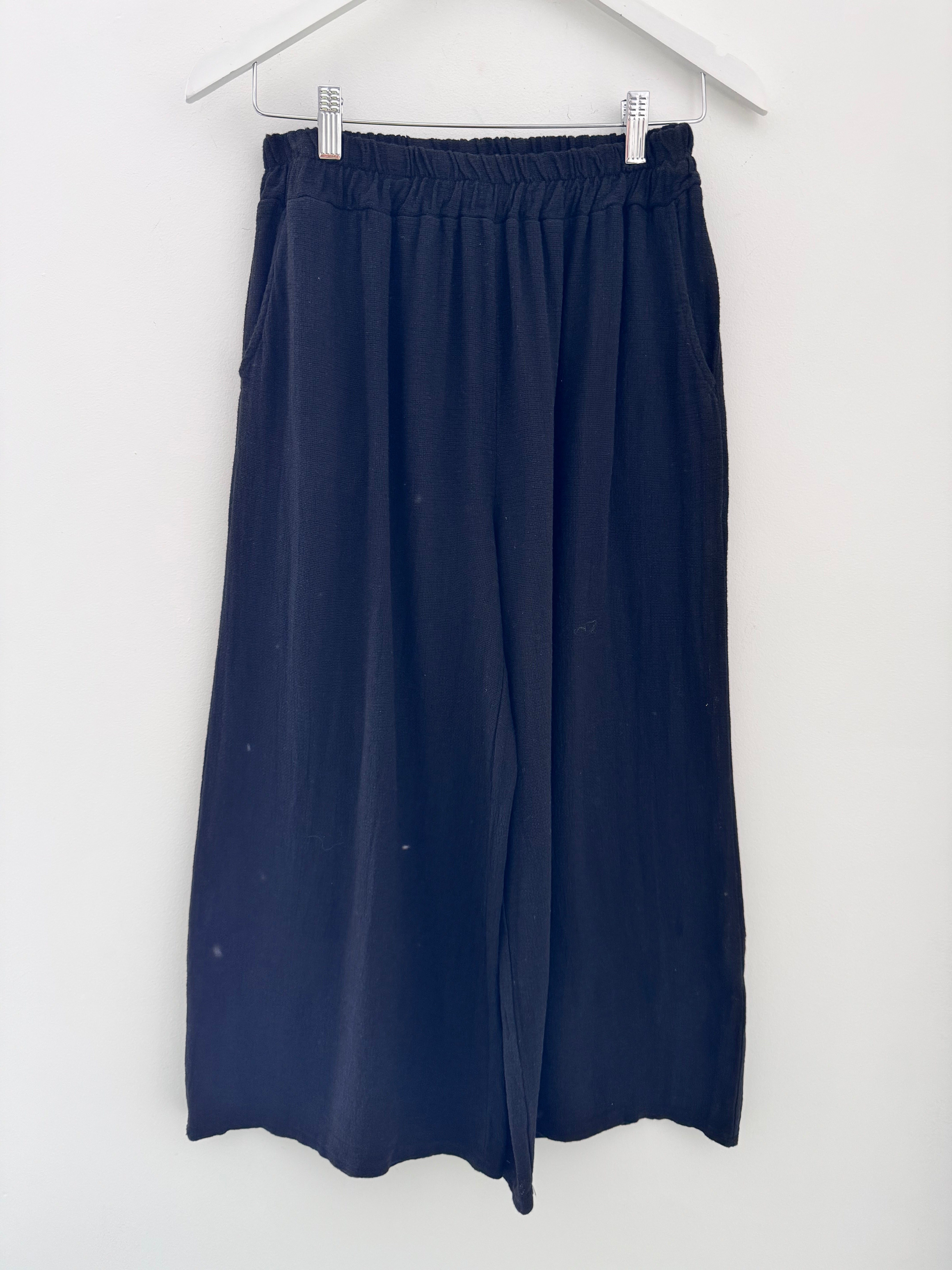 Linen & Cotton Crop Trousers in Black