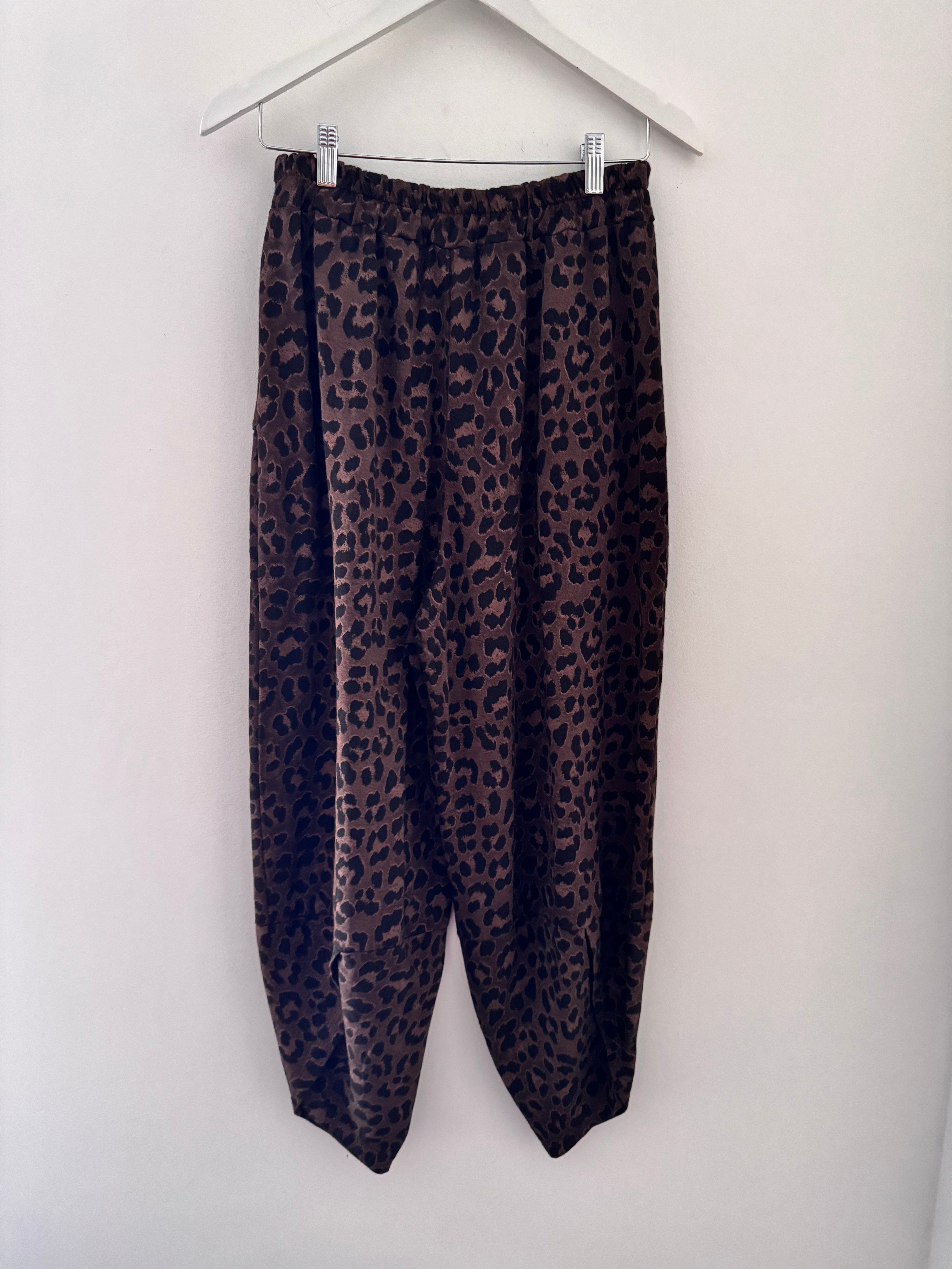Barrel Stretch Trousers in Cocoa Leopard