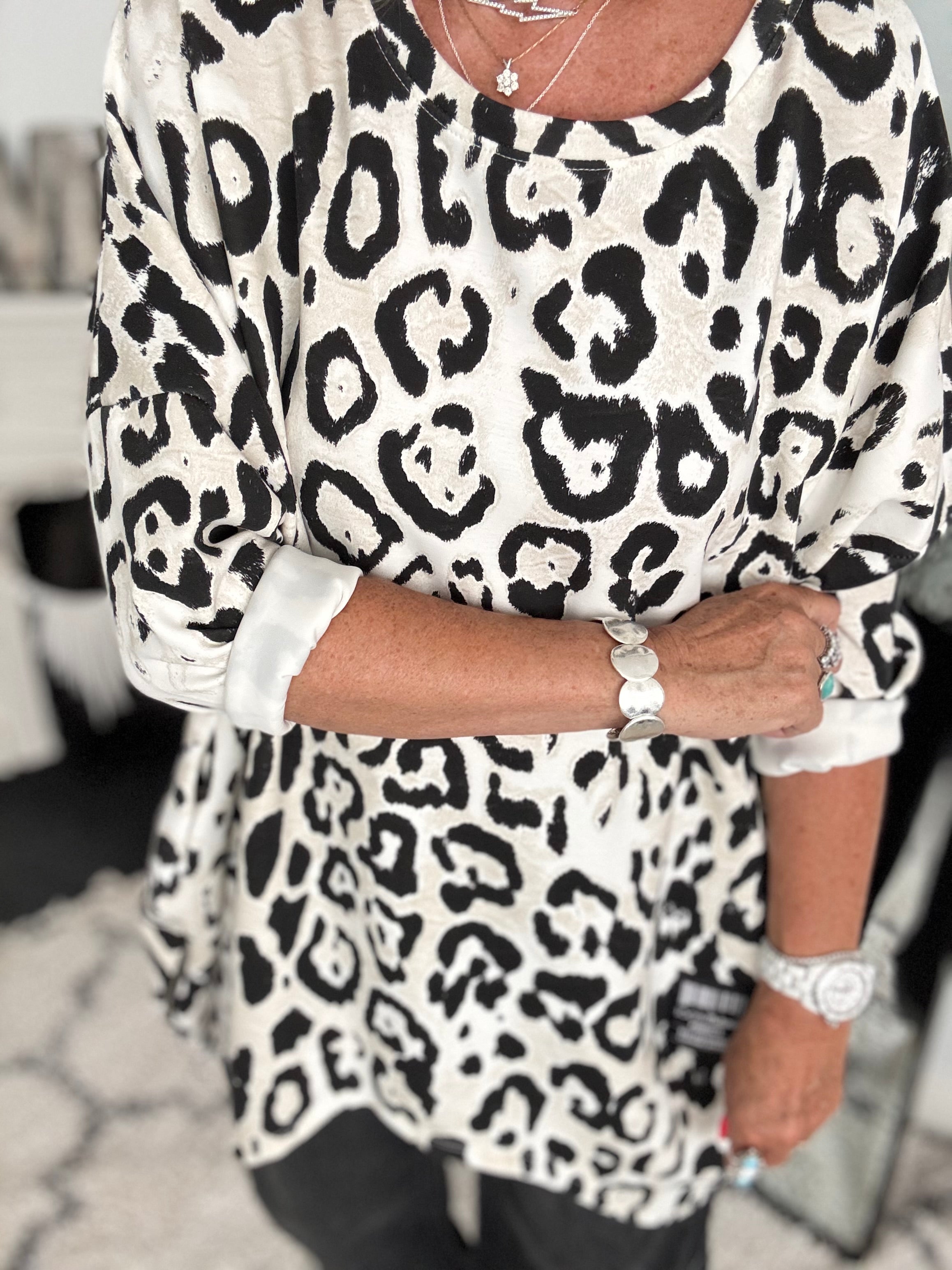 Oversized Sweatshirt in Snow Leopard