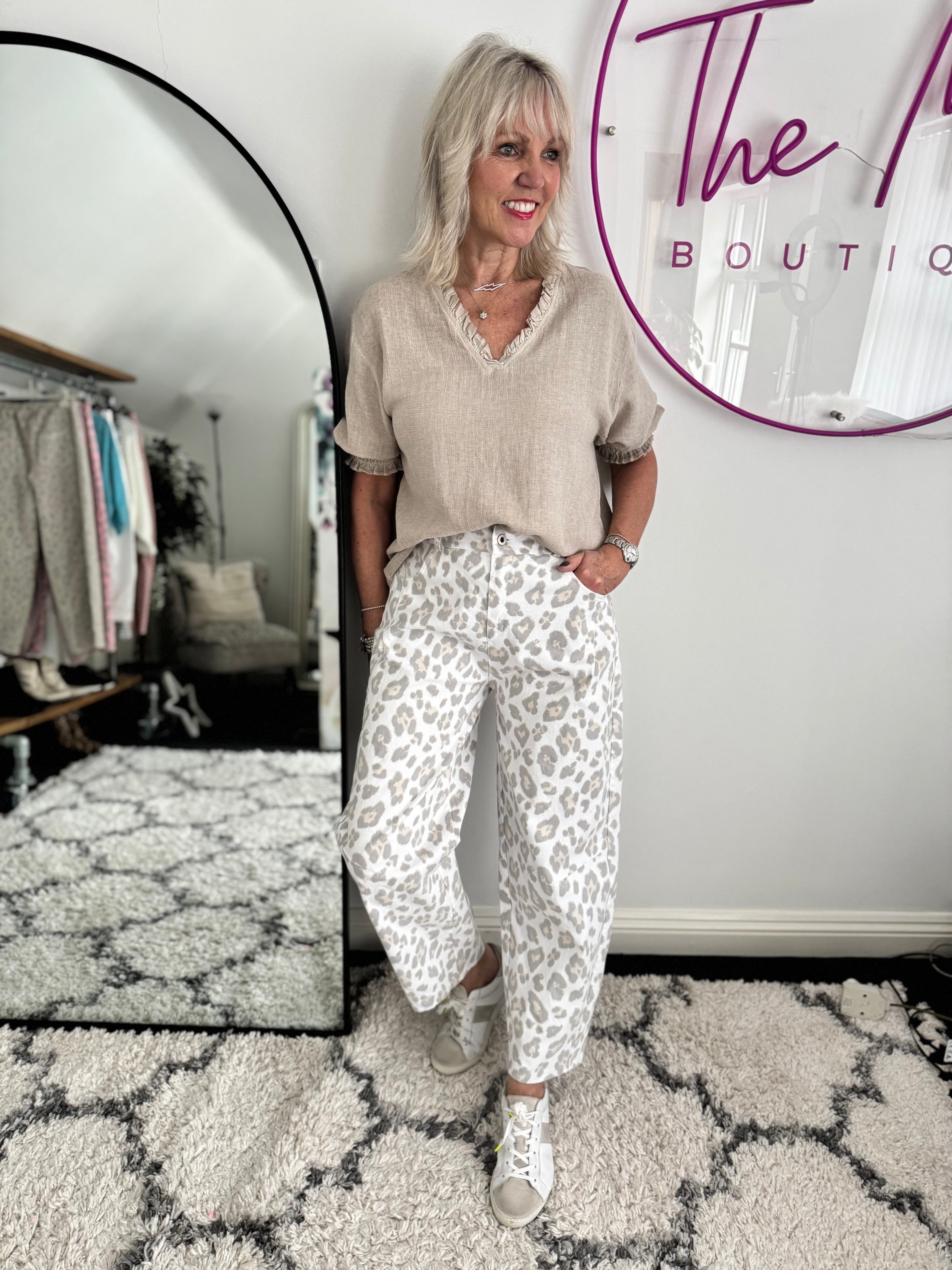 Barrel Leg Stretch Jeans in White Leopard