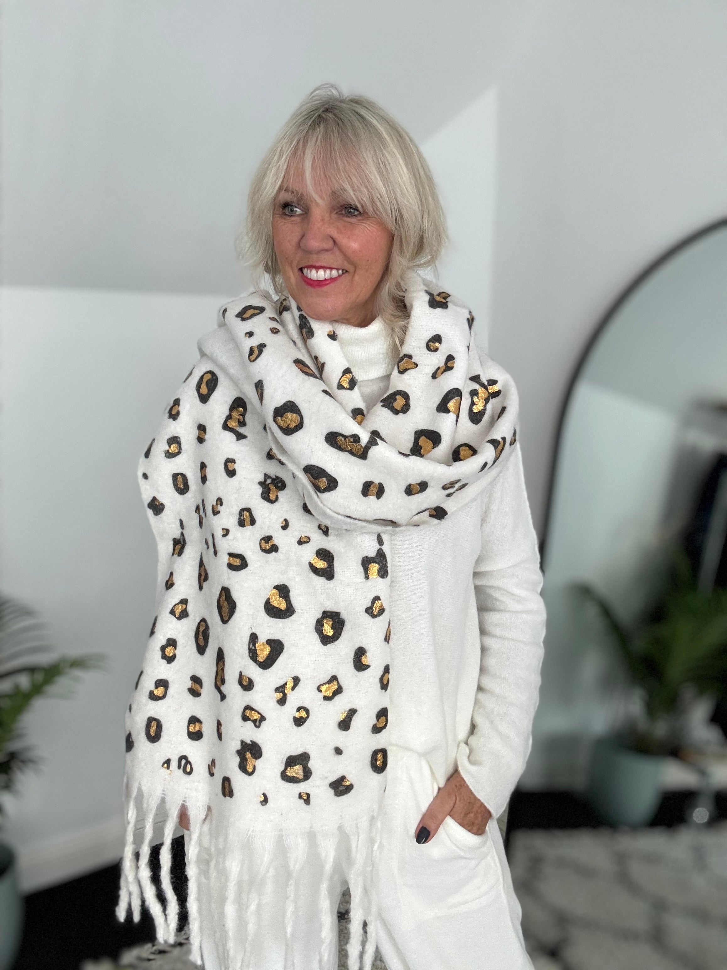 Cosy Scarf in Snow Leopard