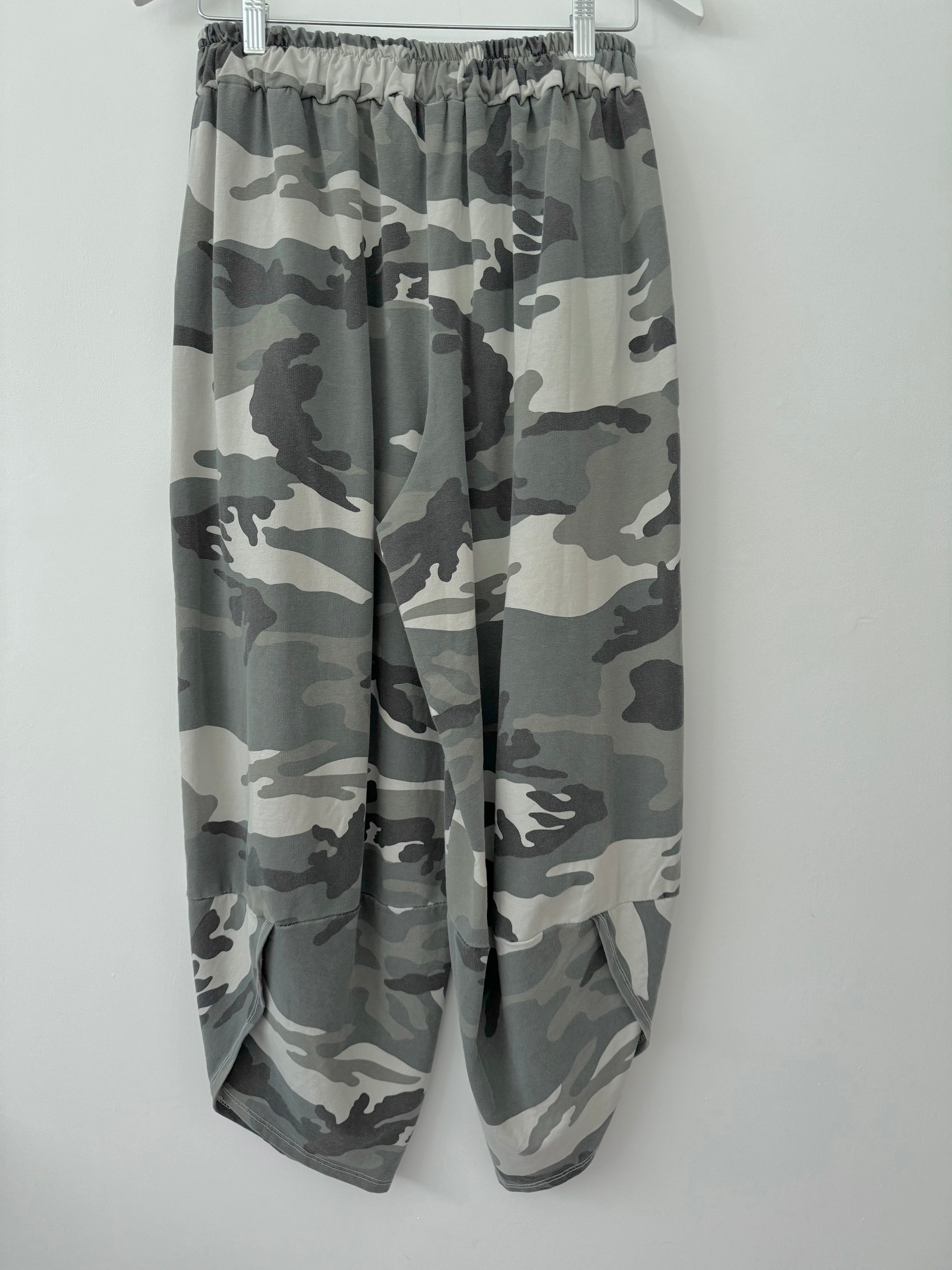 Barrel Cotton Jersey Trousers in Khaki Camo