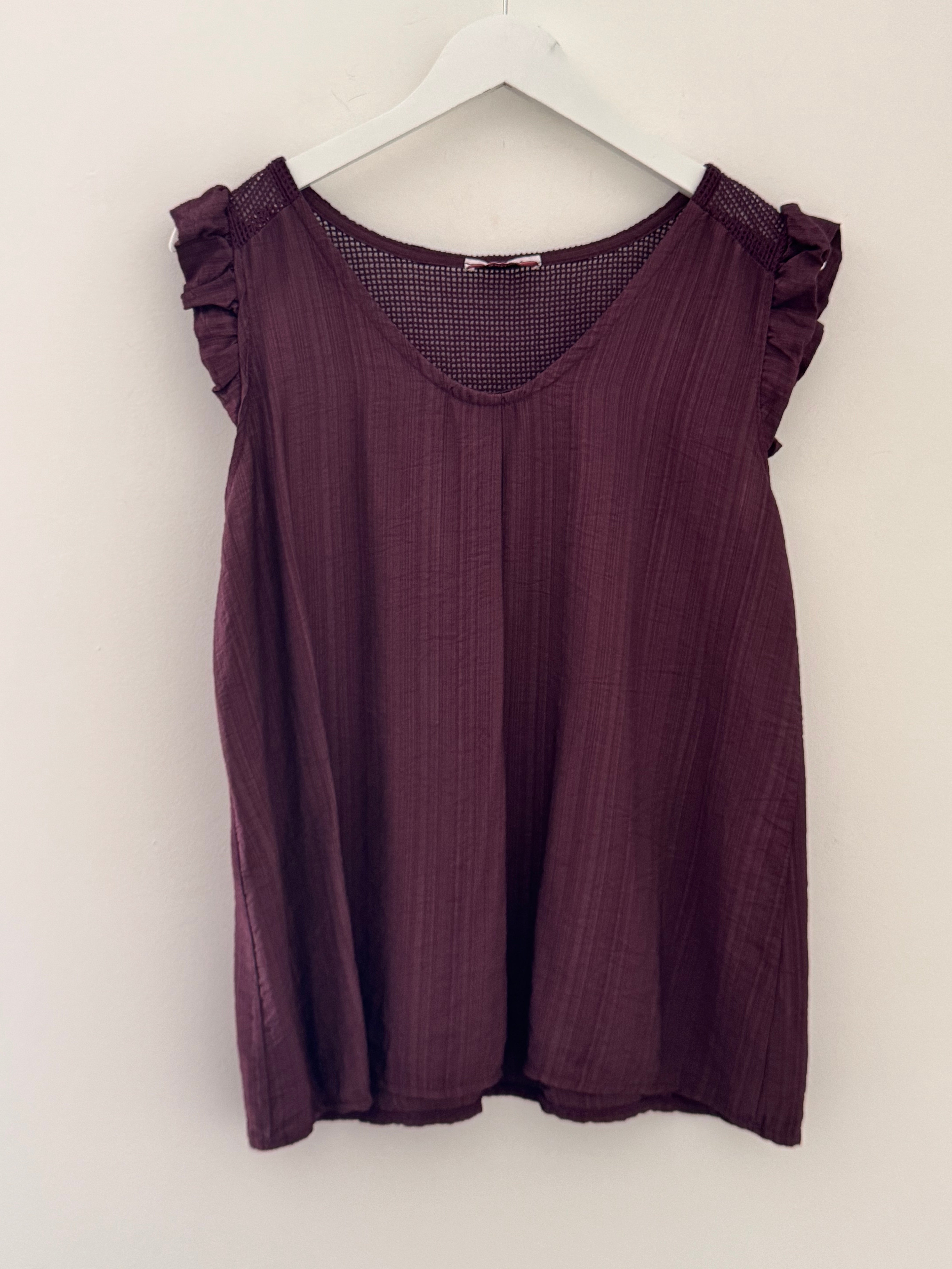 Simple Scoop Neck Top in Plum