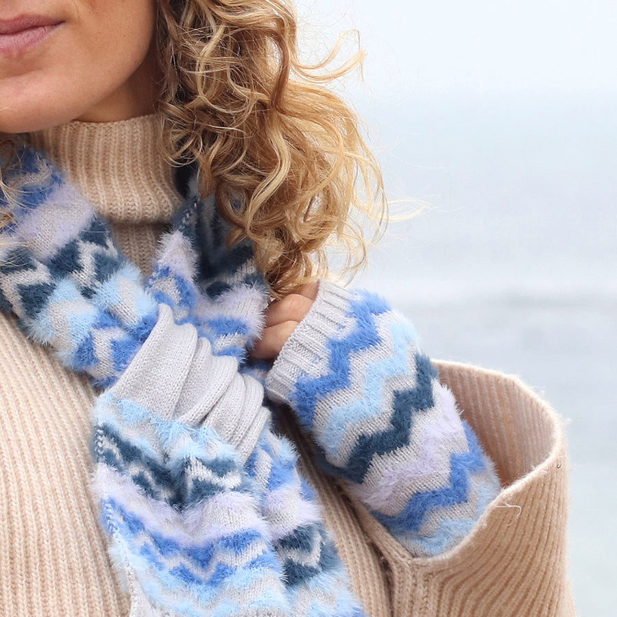 Soft Wristwarmer Gloves in Shades of Blue