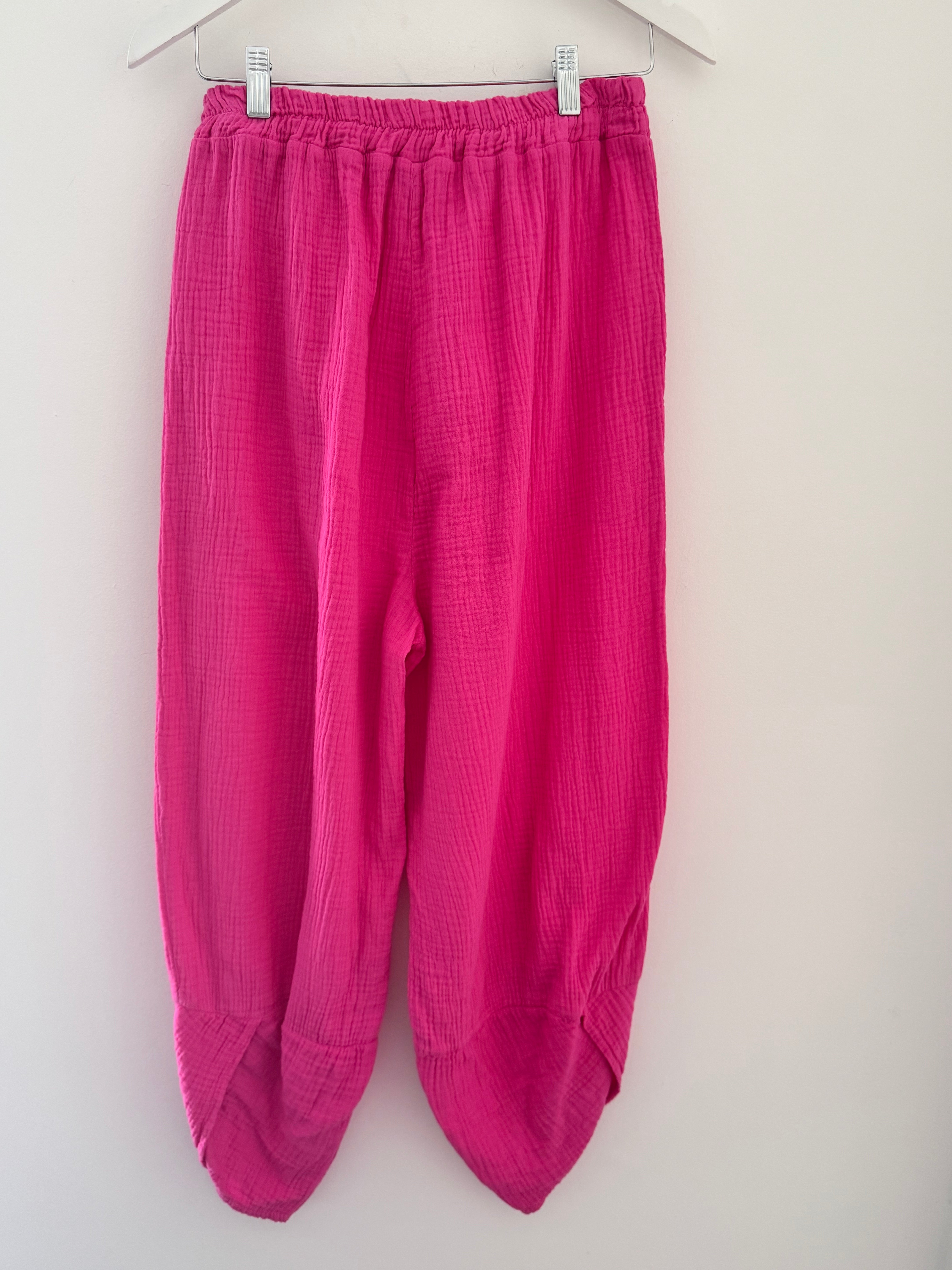Cheesecloth Trousers in Fuchsia