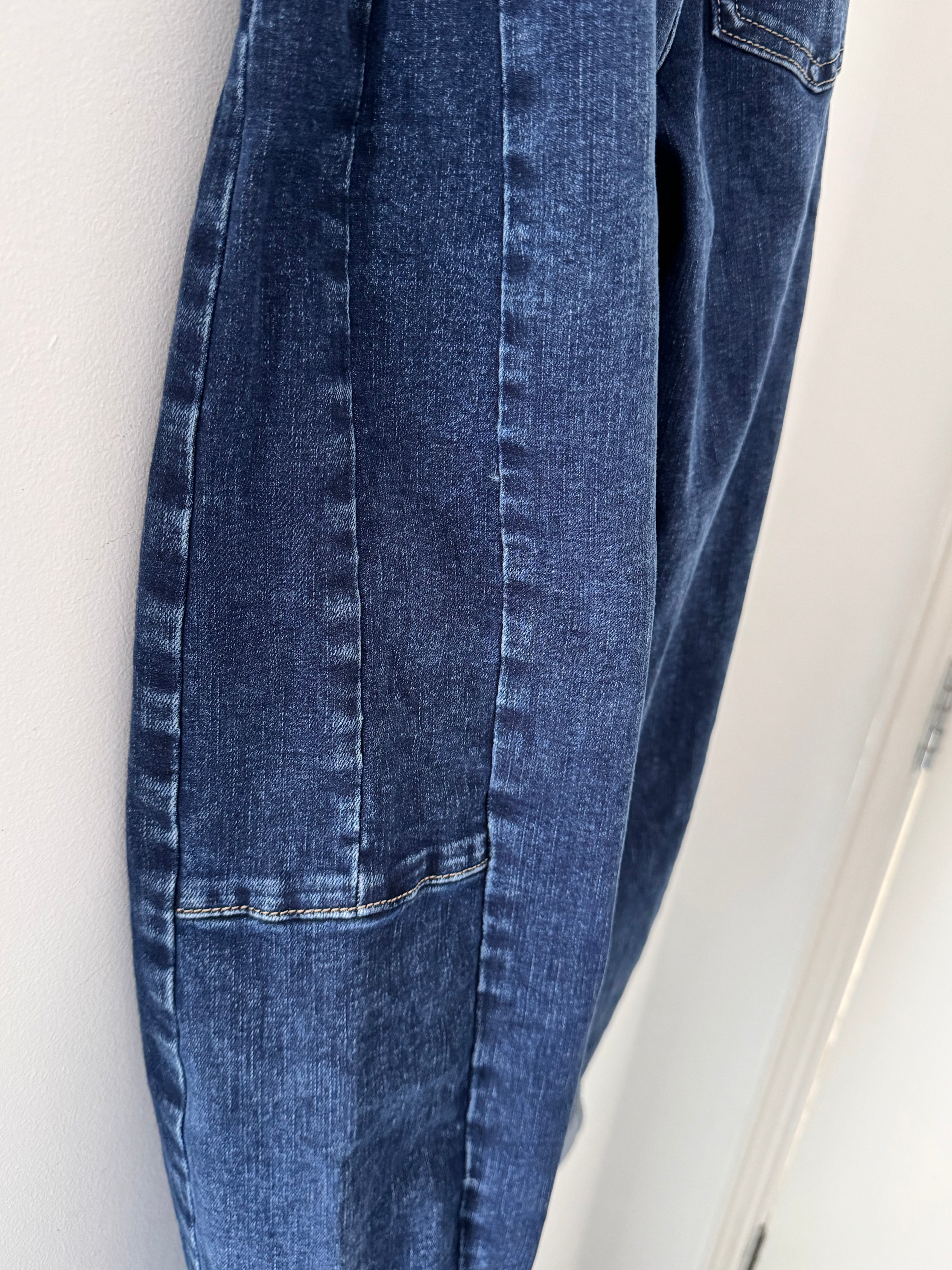 Barrel Leg Jeans in Deep Denim