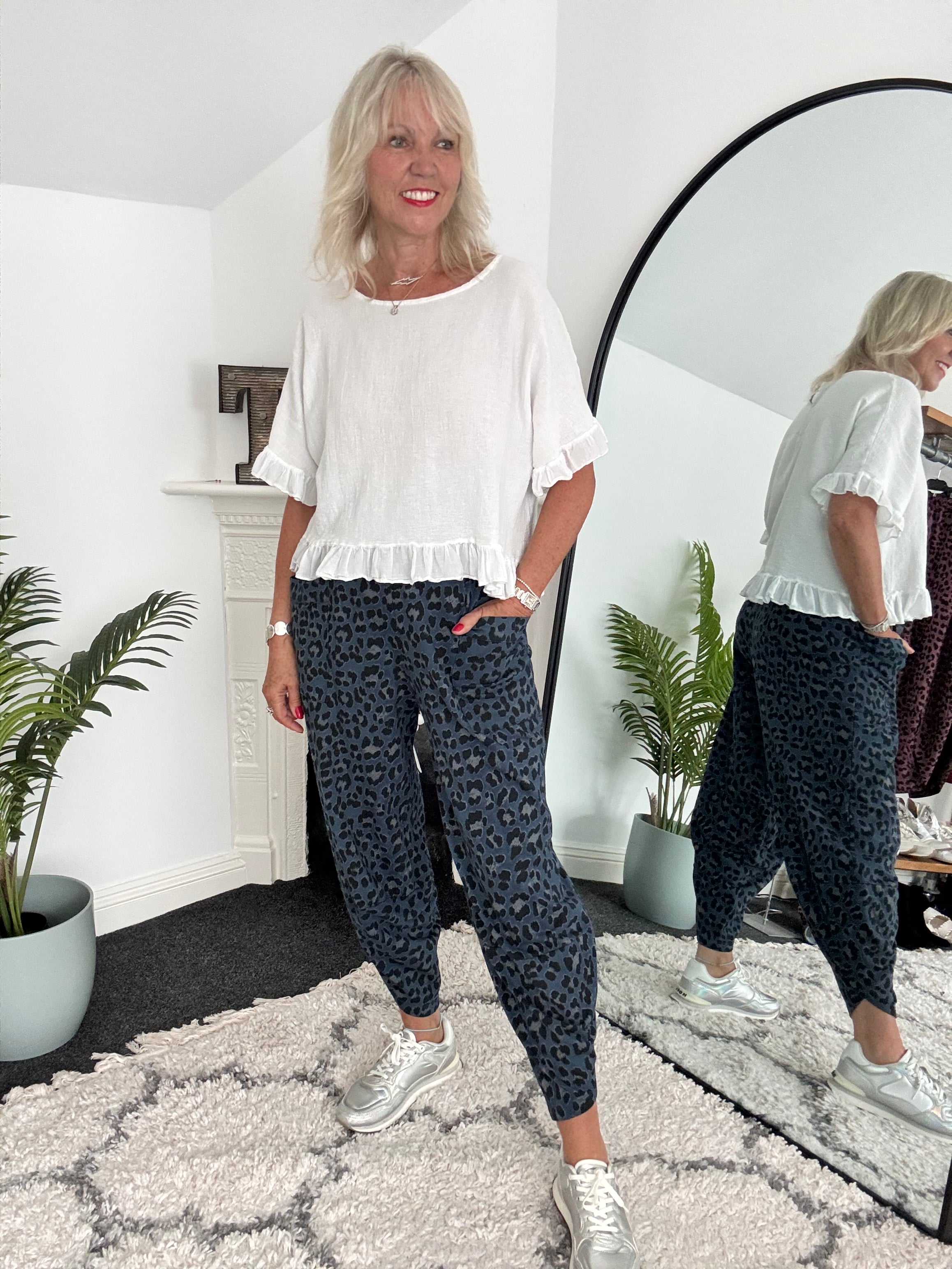Barrel Stretch Trousers in Blue Leopard