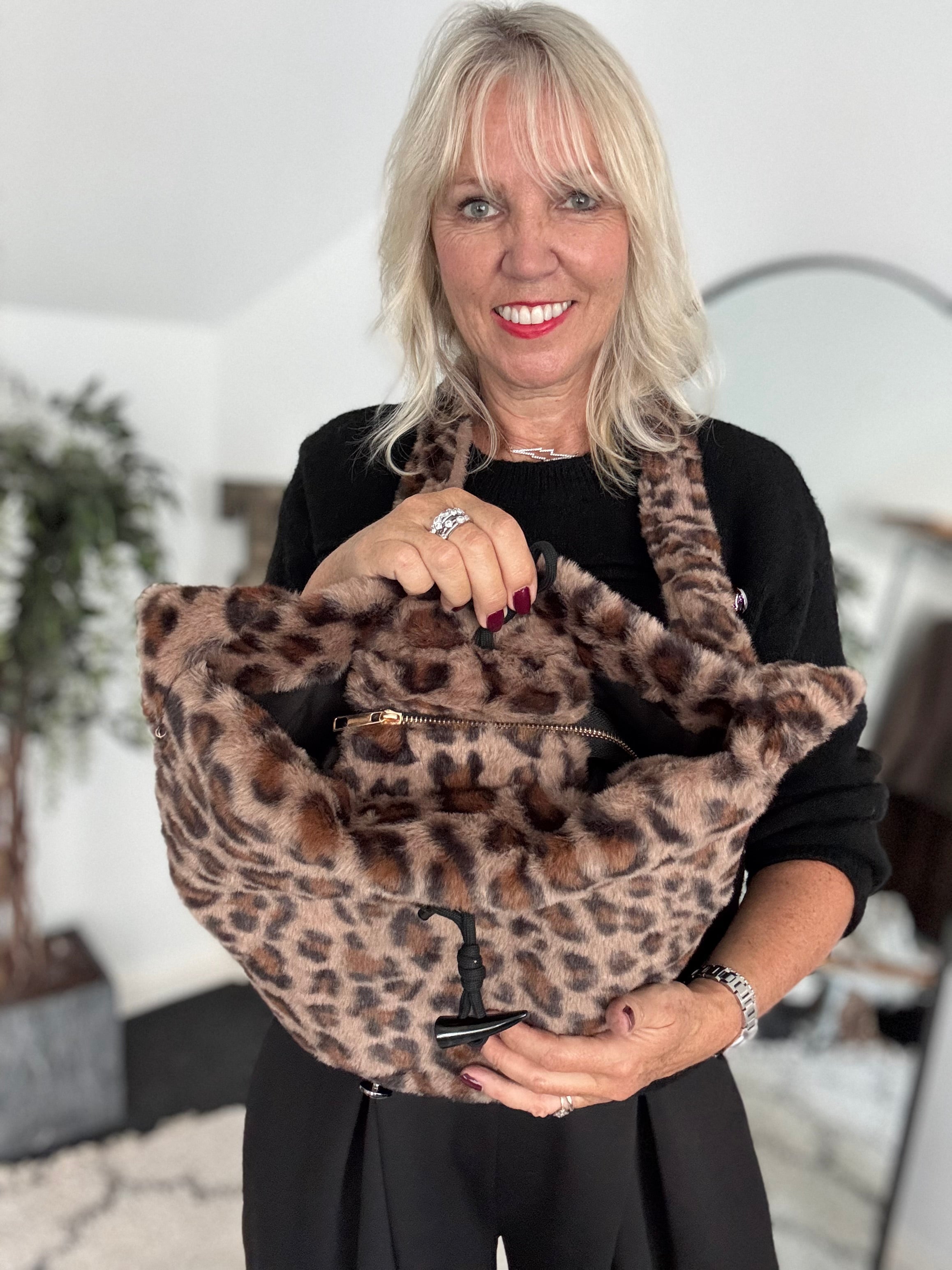 Faux Fur Bucket Bag in Leopard