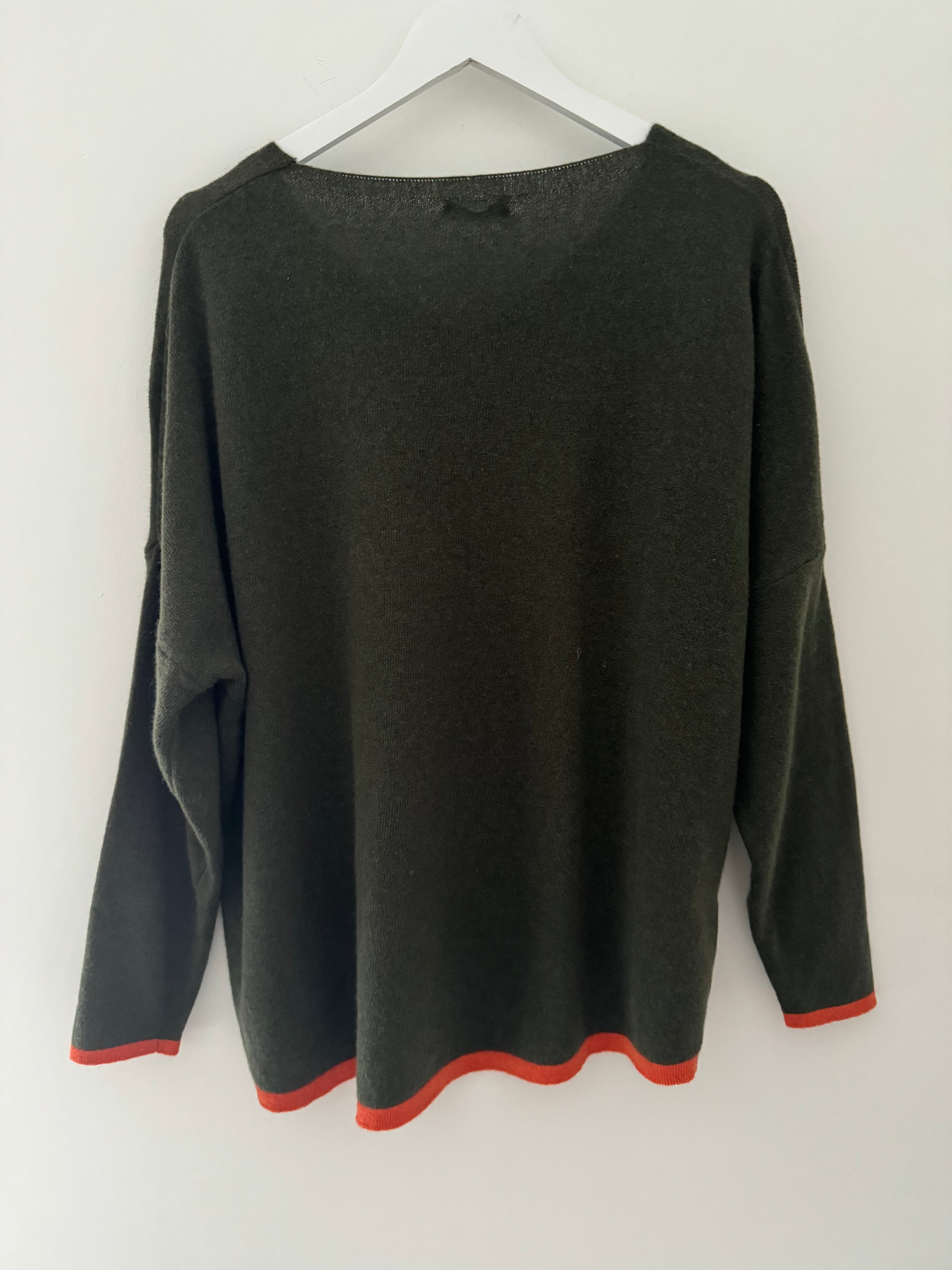 Star Cashmere V Neck Jumper in Khaki & Orange