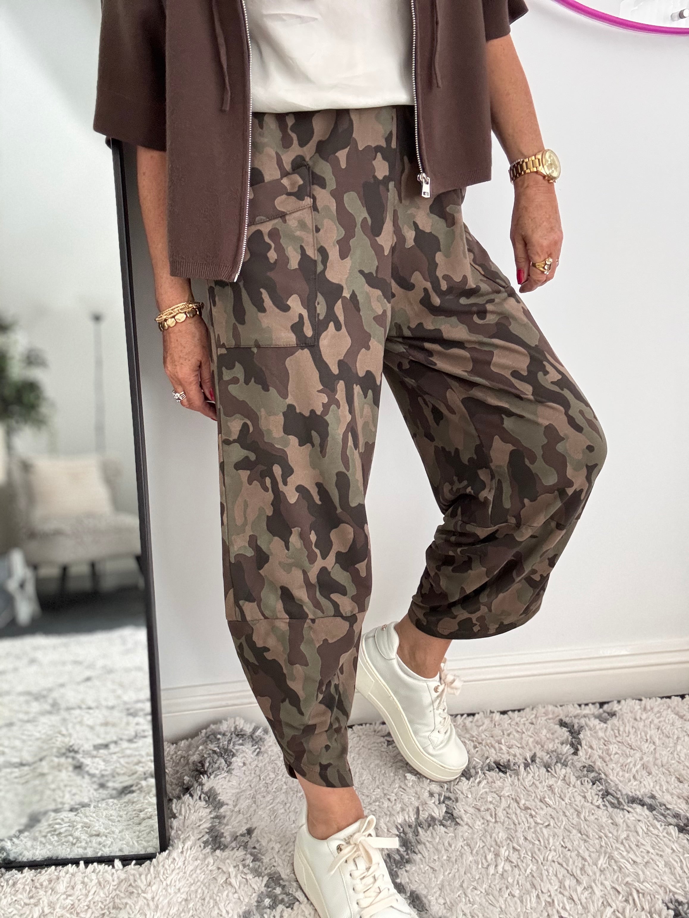 Barrel Cotton Jersey Trousers in Mocha Camo