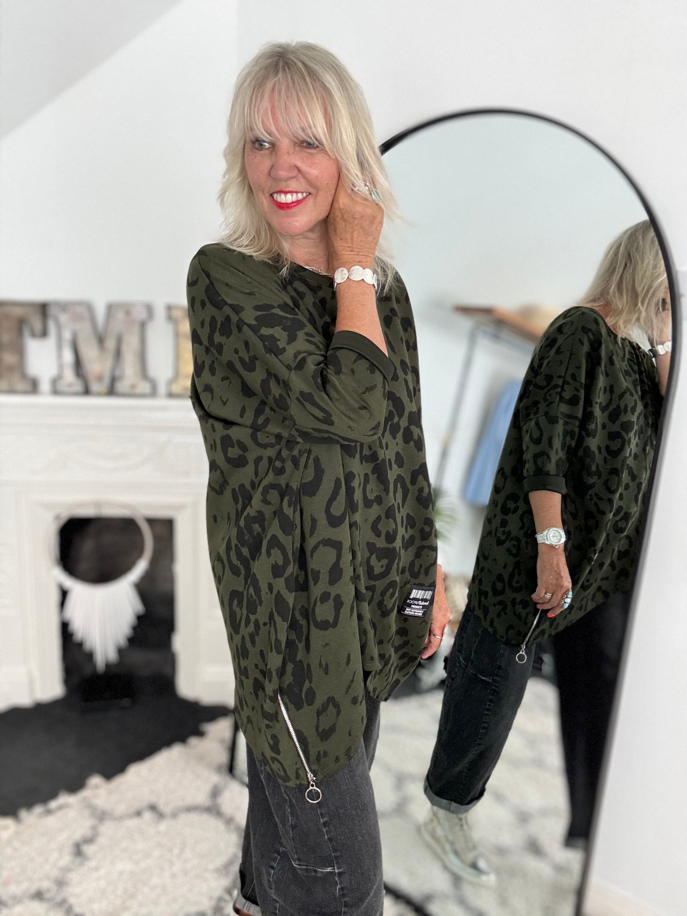 Oversized Sweatshirt in Dark Khaki Leopard