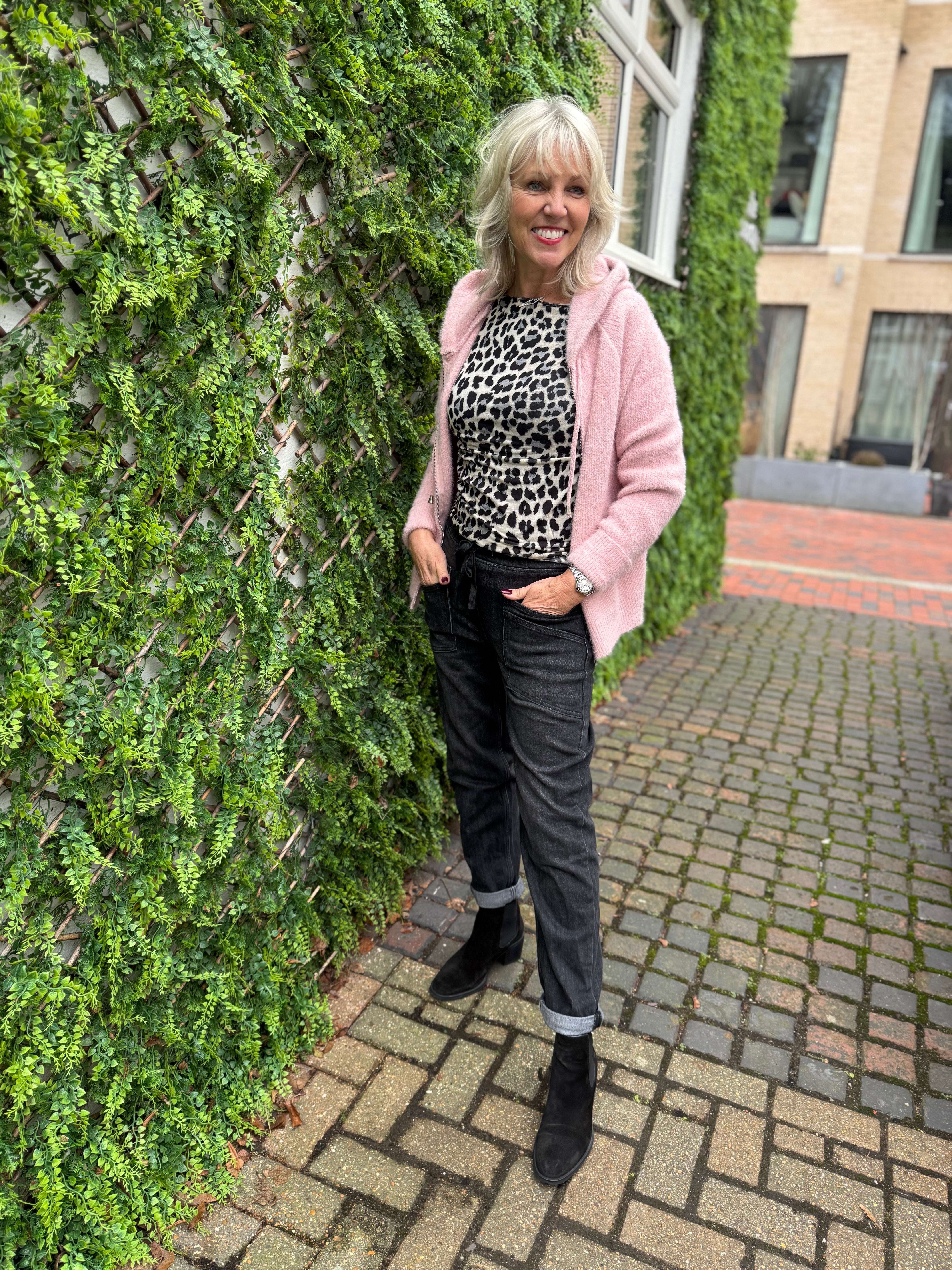 Double Pocket Jean Joggers in Washed Black