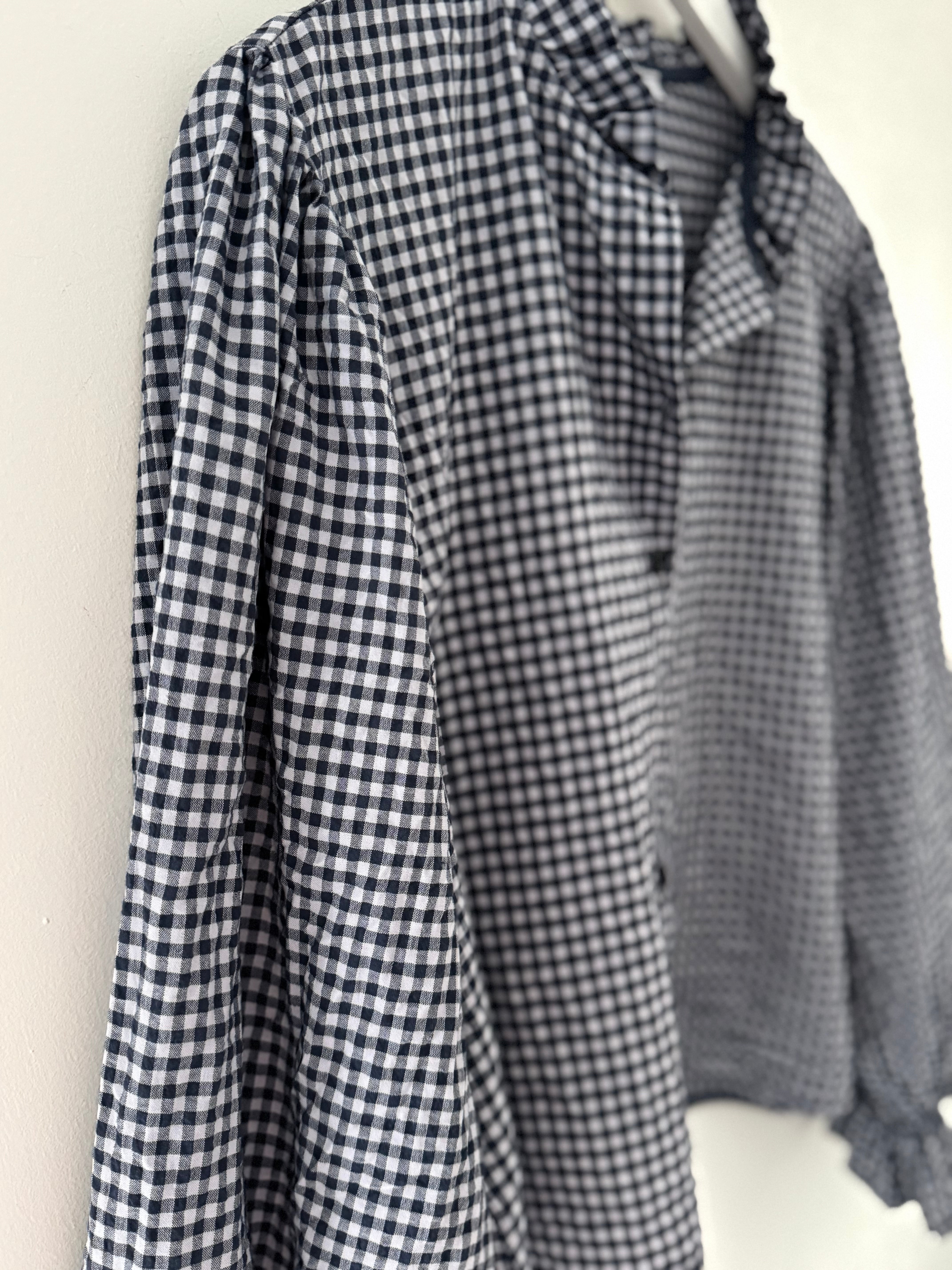 Gingham Seersucker Buttoned Shirt in Navy
