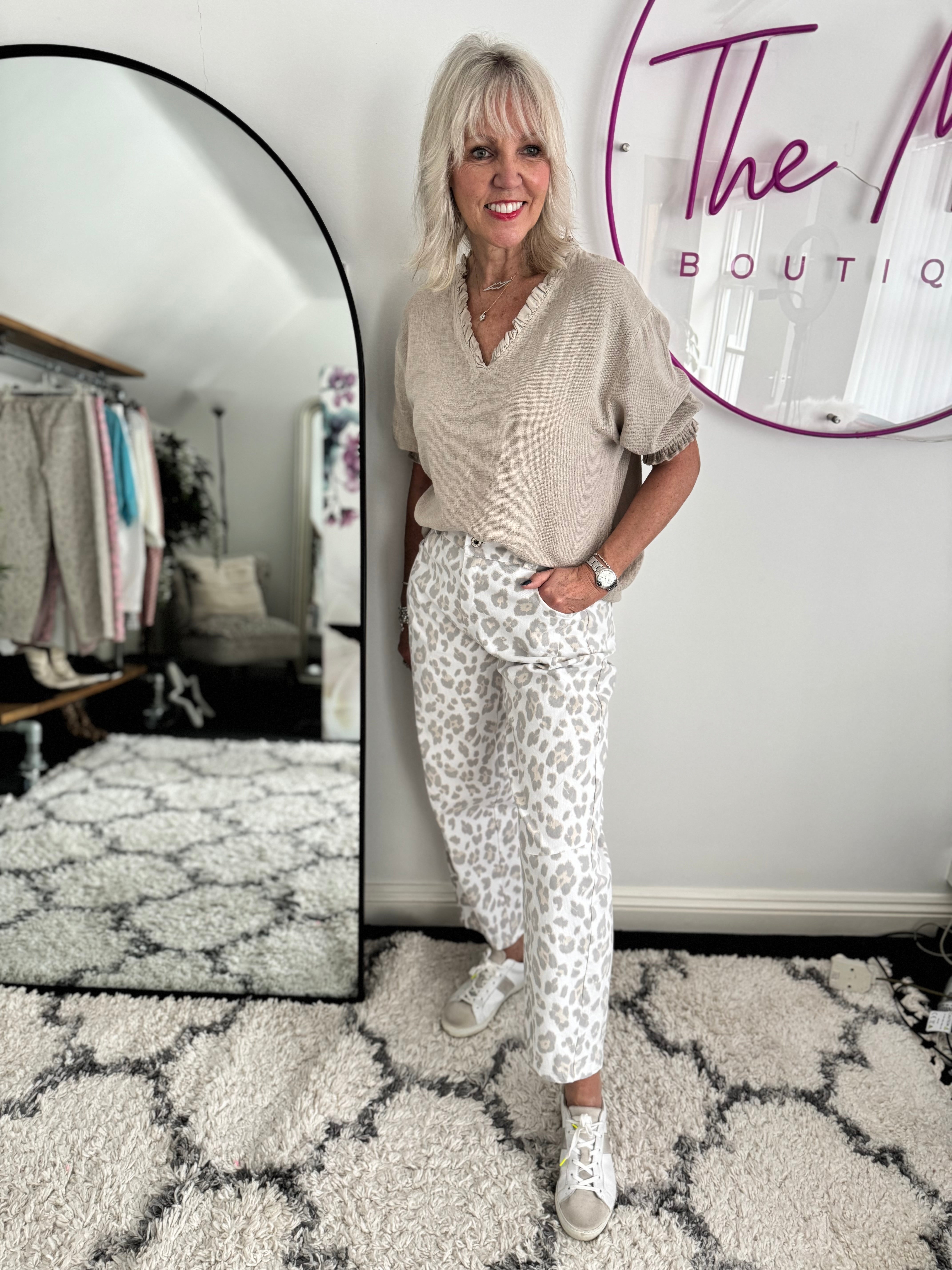 Barrel Leg Stretch Jeans in White Leopard