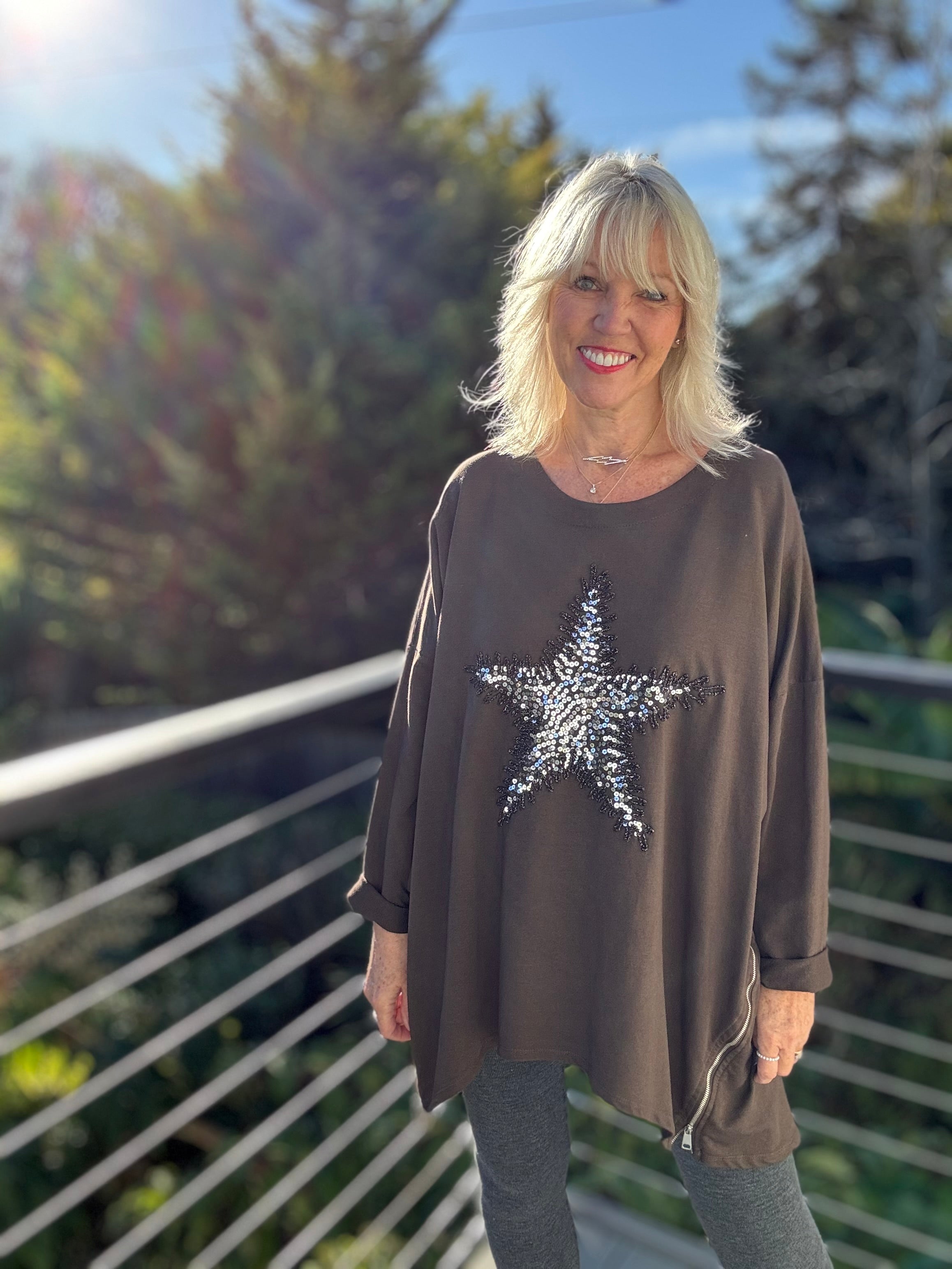 Star Sequin Sweatshirt in Chocolate