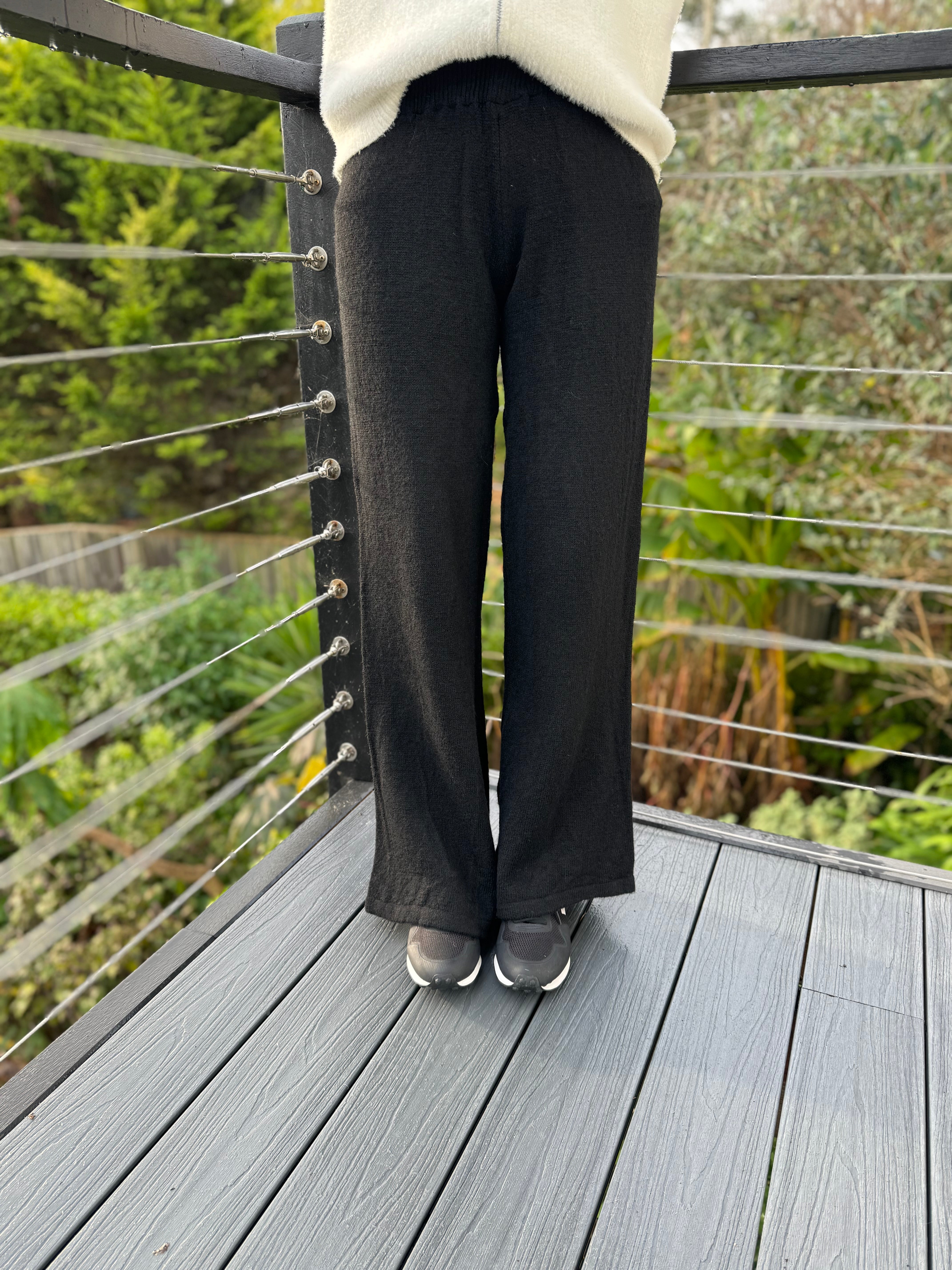 Wide Leg Knitted Trousers in Black