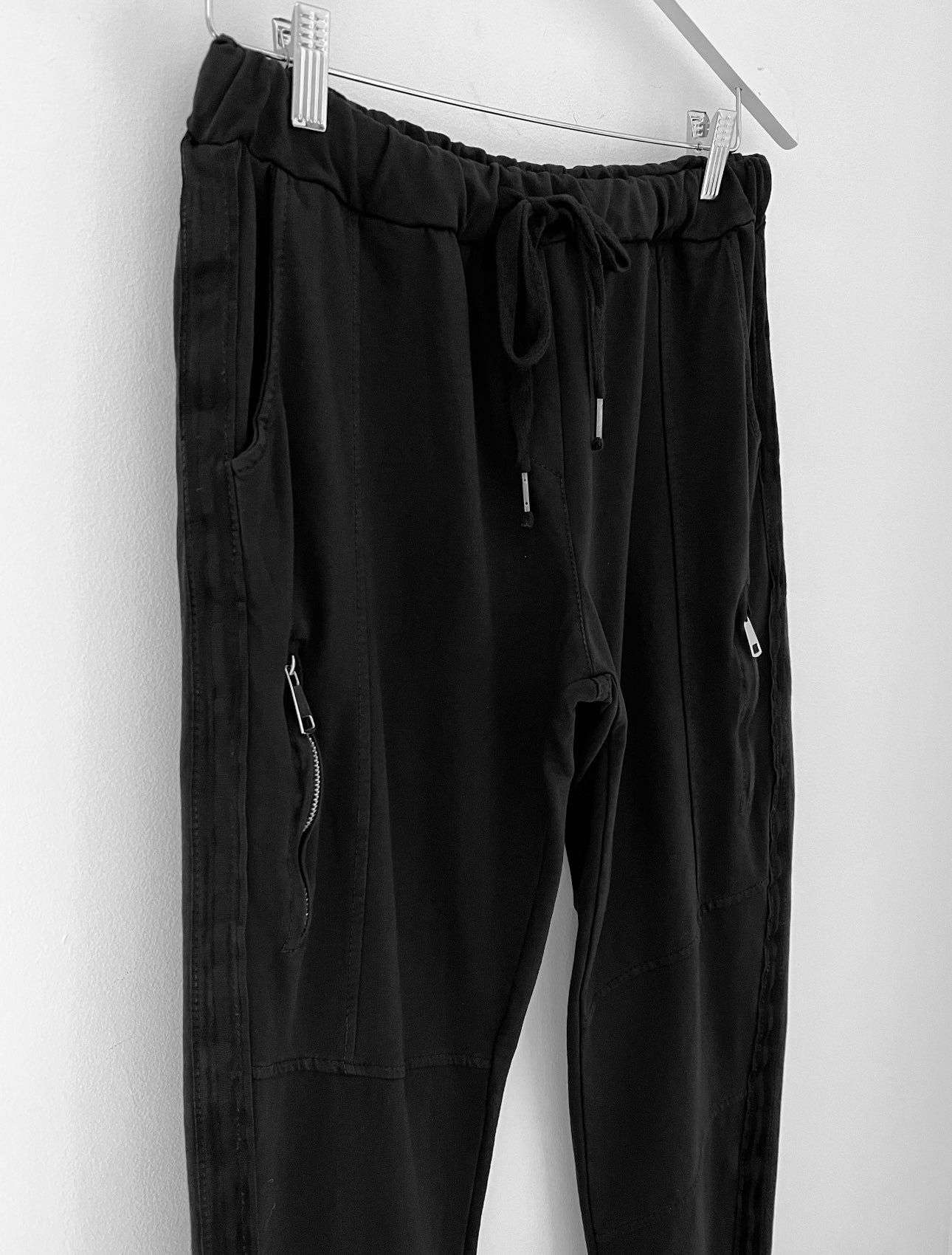 Jersey Stretch Joggers in Black