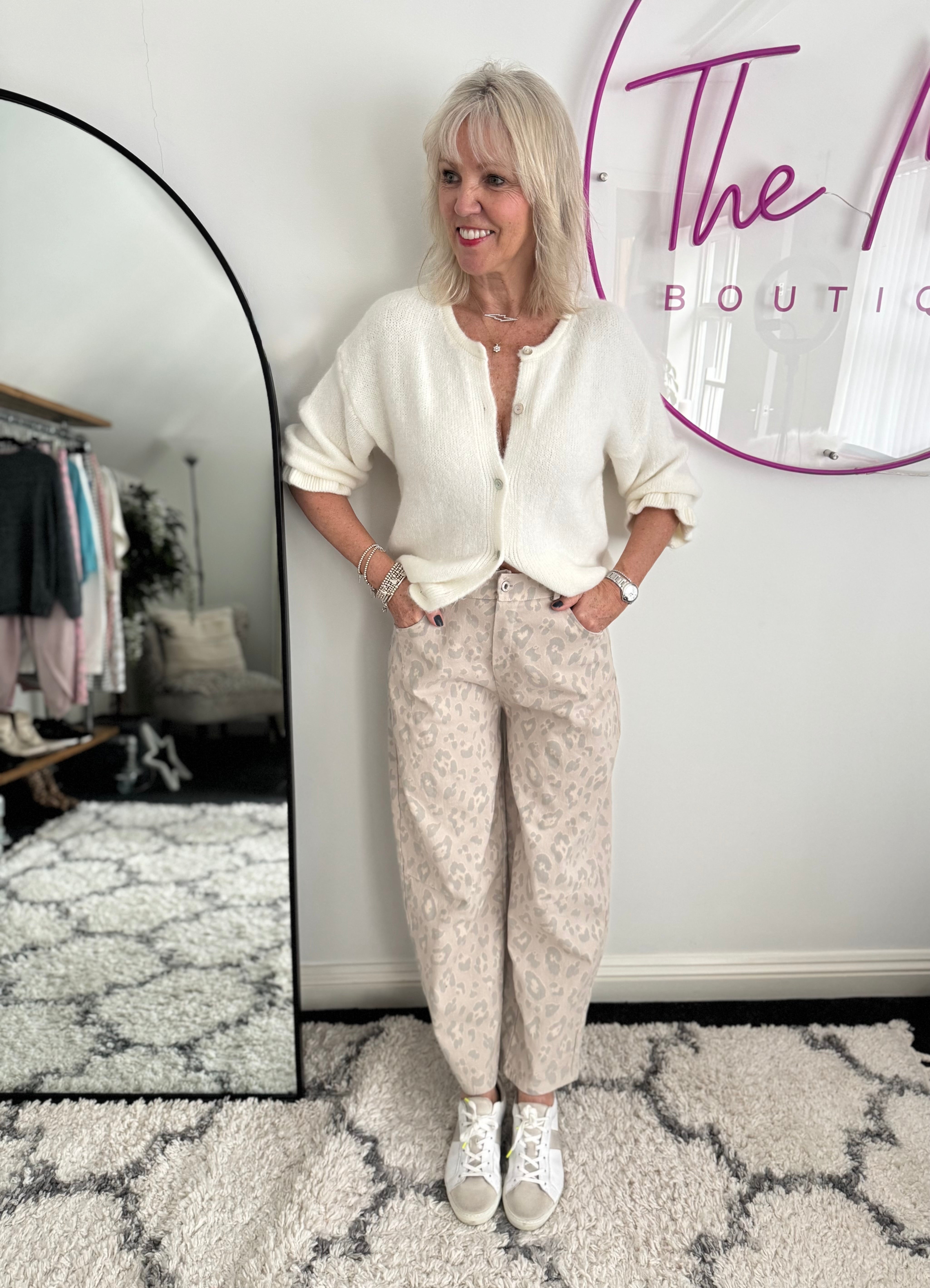 Barrel Leg Stretch Jeans in Stone Leopard