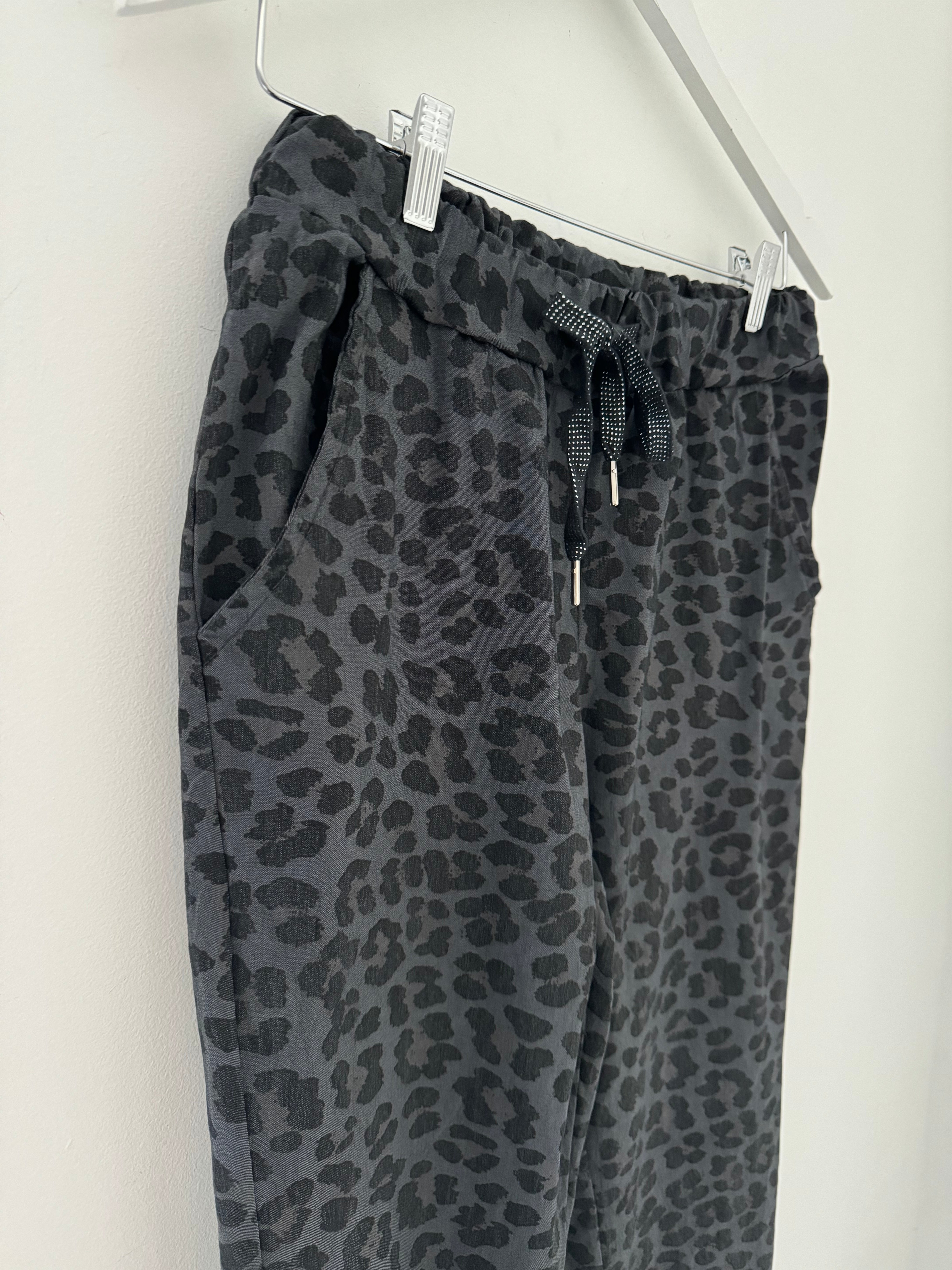 Super Stretch Joggers in Dark Grey Leopard