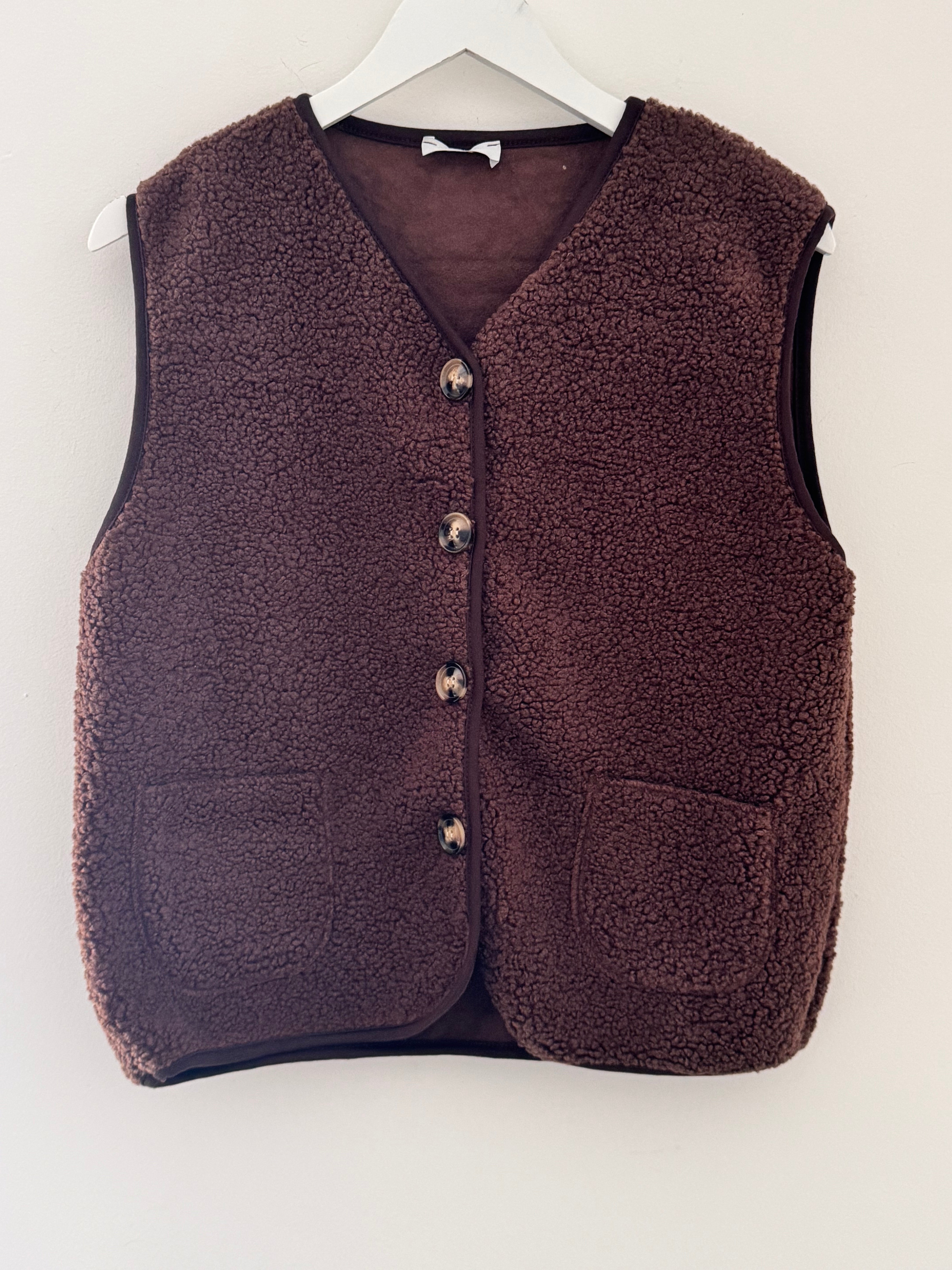 Boucle Gilet in Chocolate