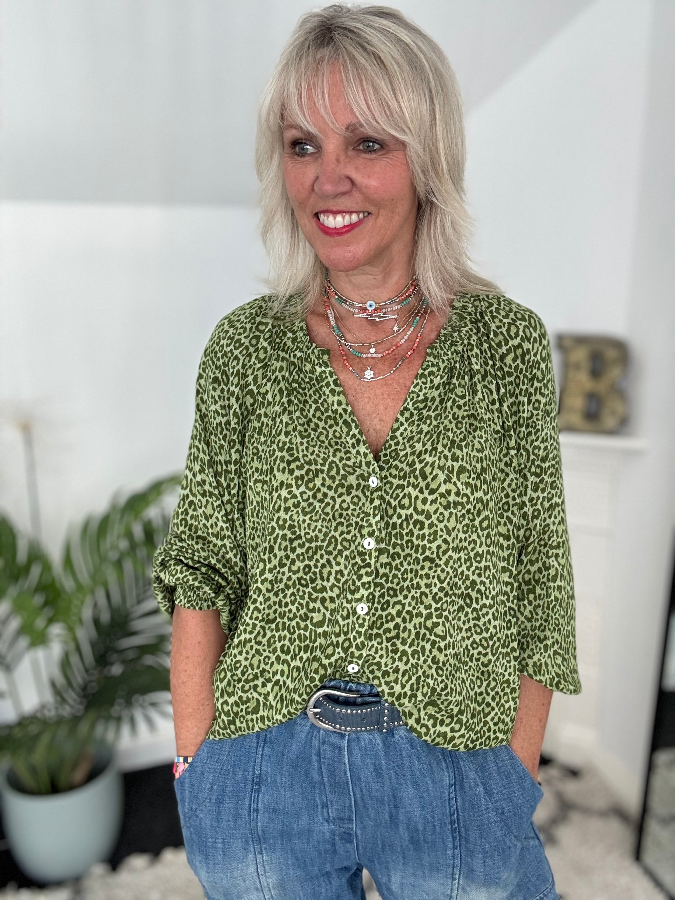 Cool Shirt in Green Leopard