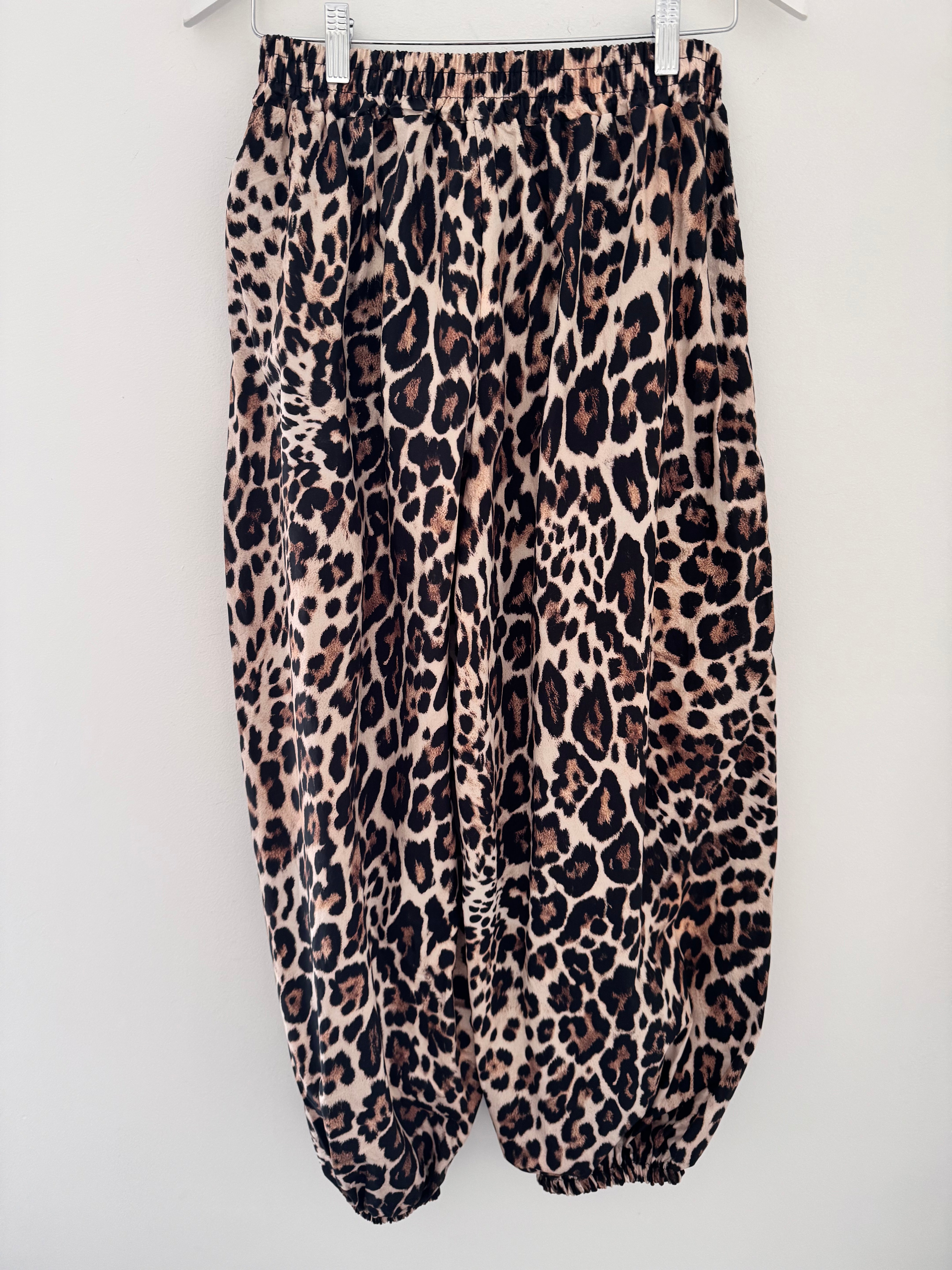 Cotton Barrel Trousers in Leopard