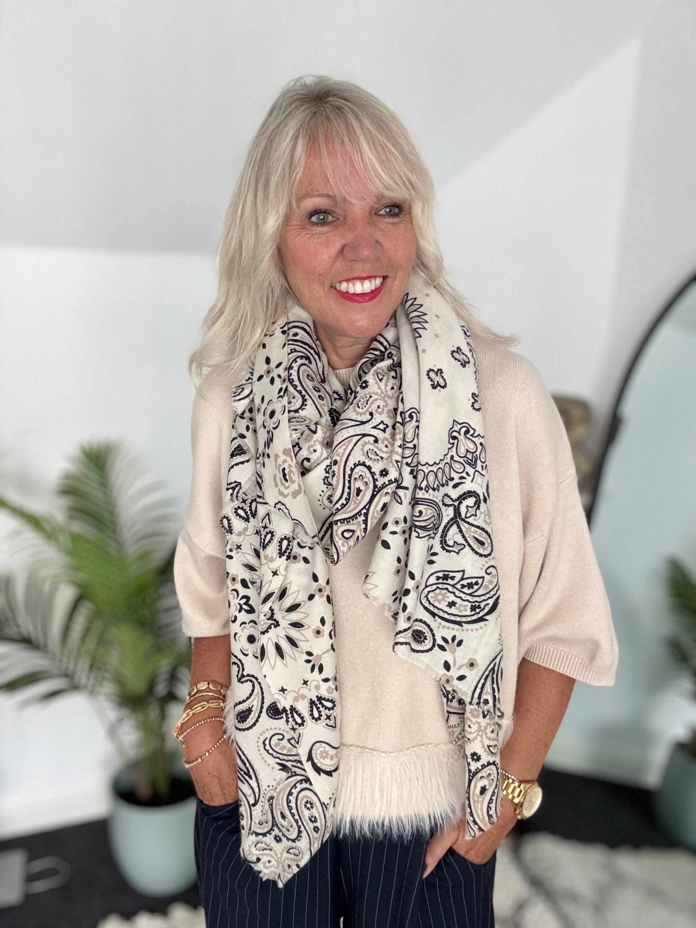 Cosy Paisley Scarf in Ecru