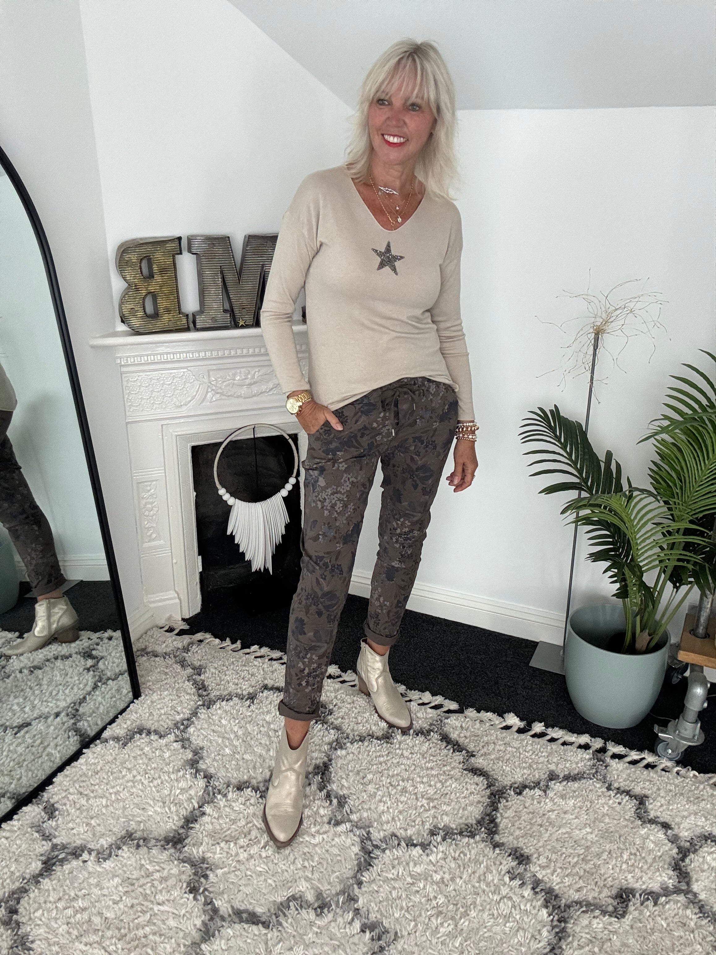 Slimfit Glitter Star Jumper in Stone