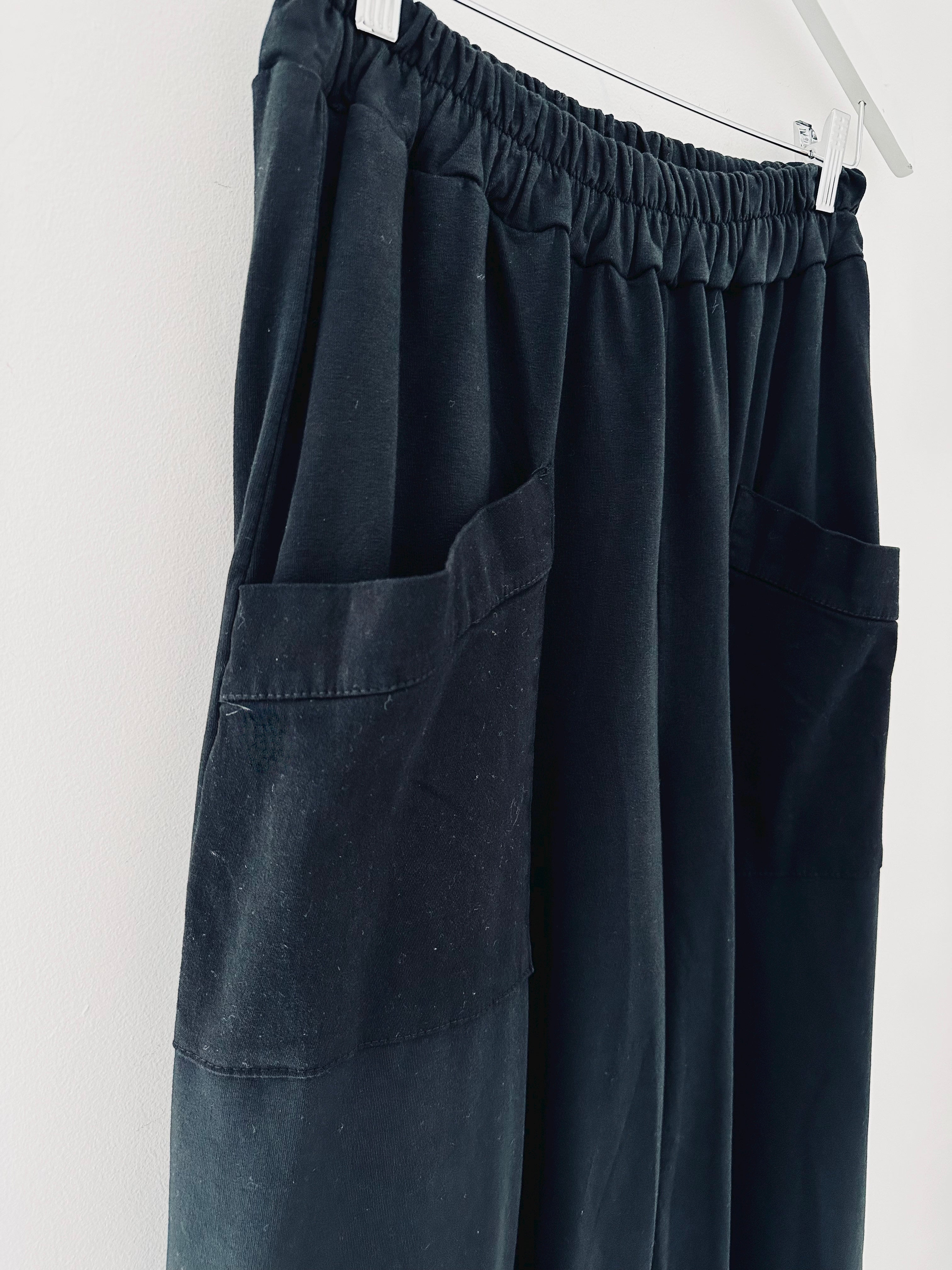 Barrel Shape Cotton Jersey Trousers in Black