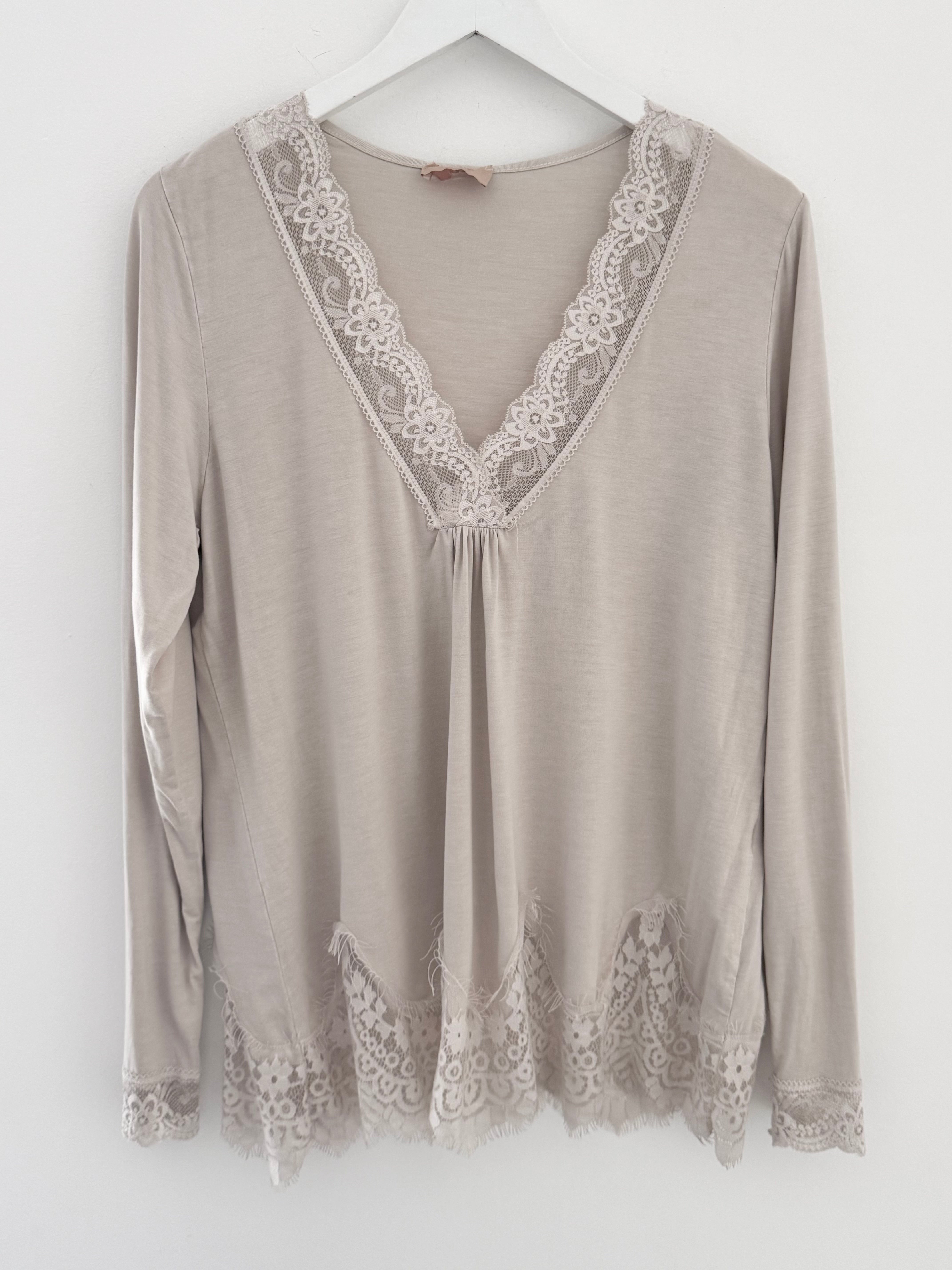 Luxe Base Top with Lace Trim in Stone