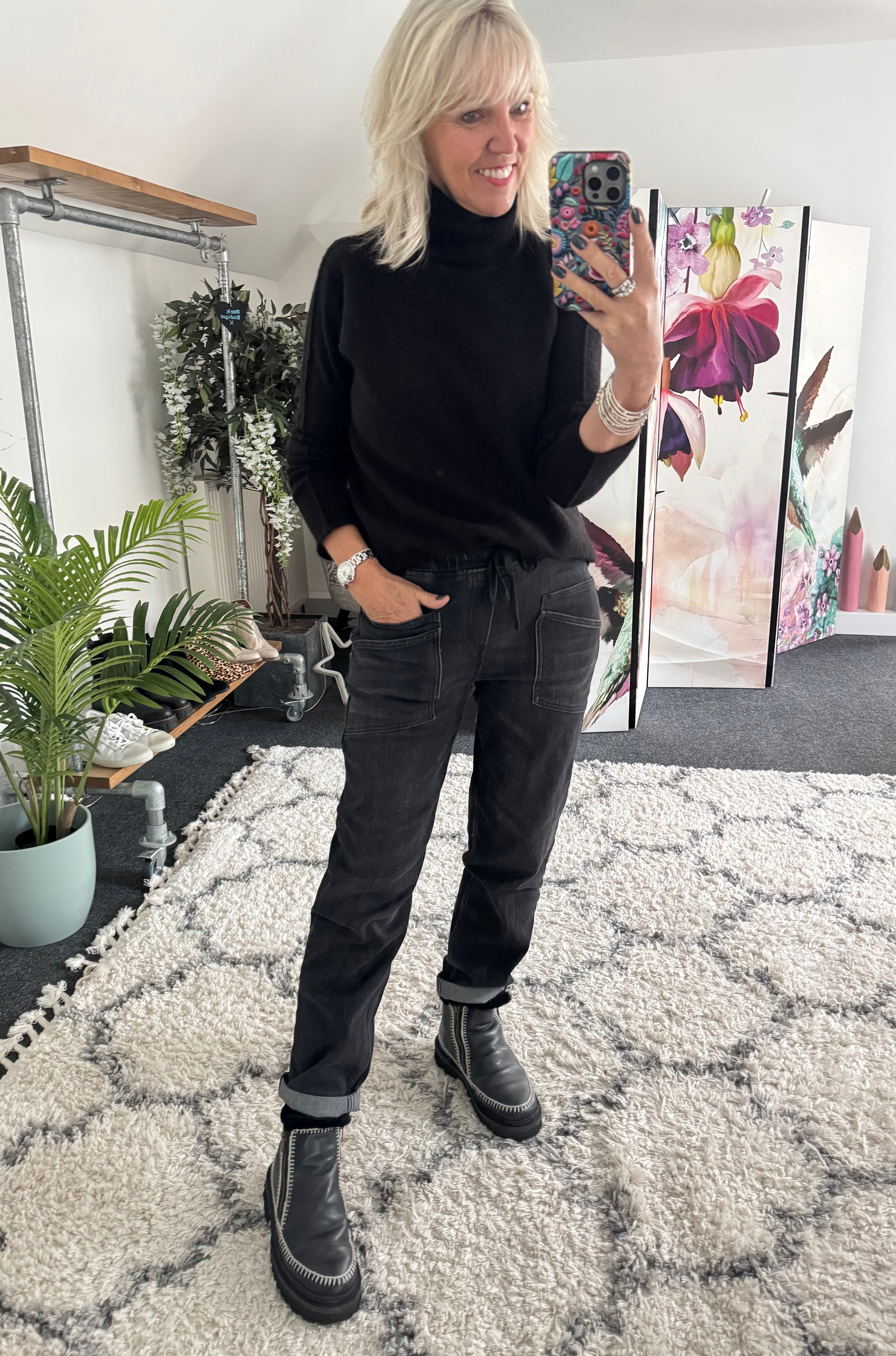 Double Pocket Jean Joggers in Washed Black