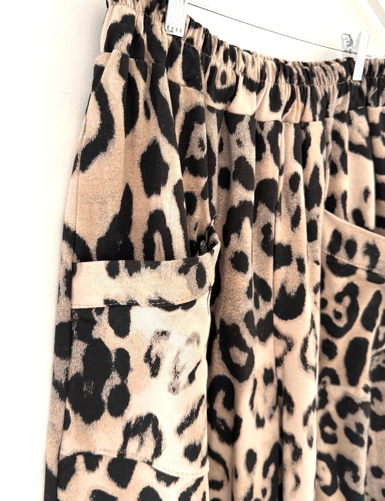 Barrel Stretch Trousers in Stone Leopard