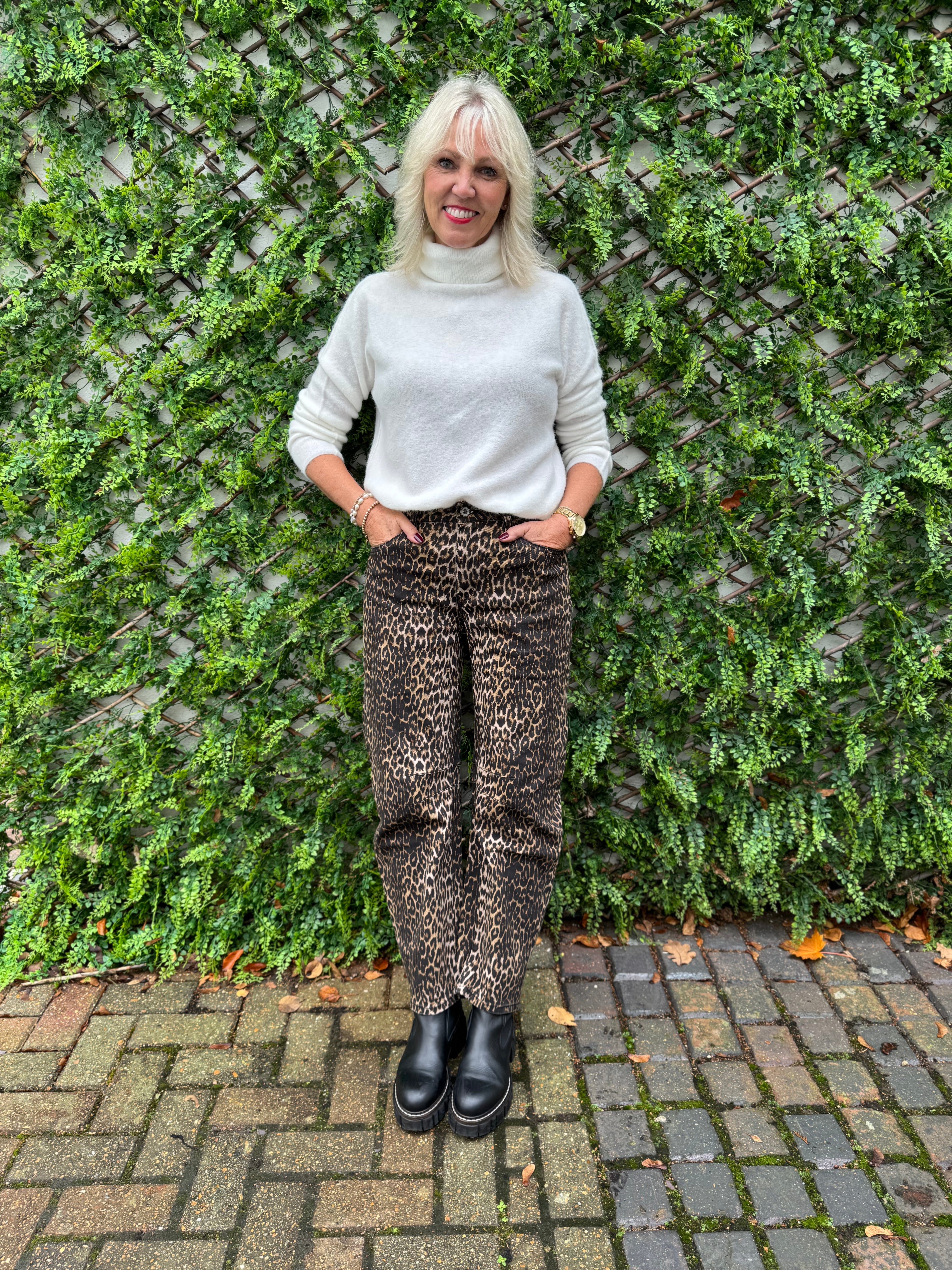 Barrel Leg Jeans in Leopard