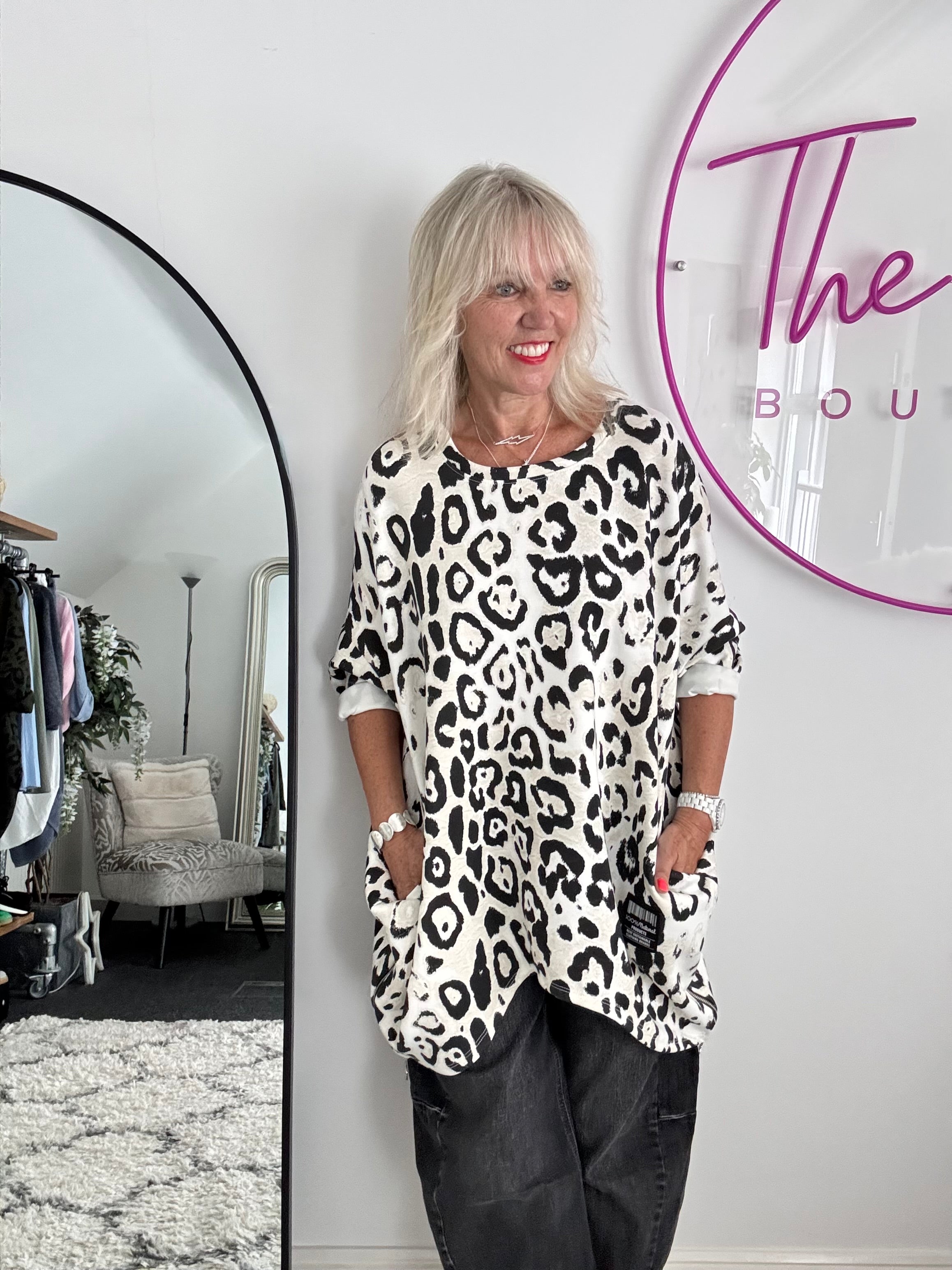 Oversized Sweatshirt in Snow Leopard