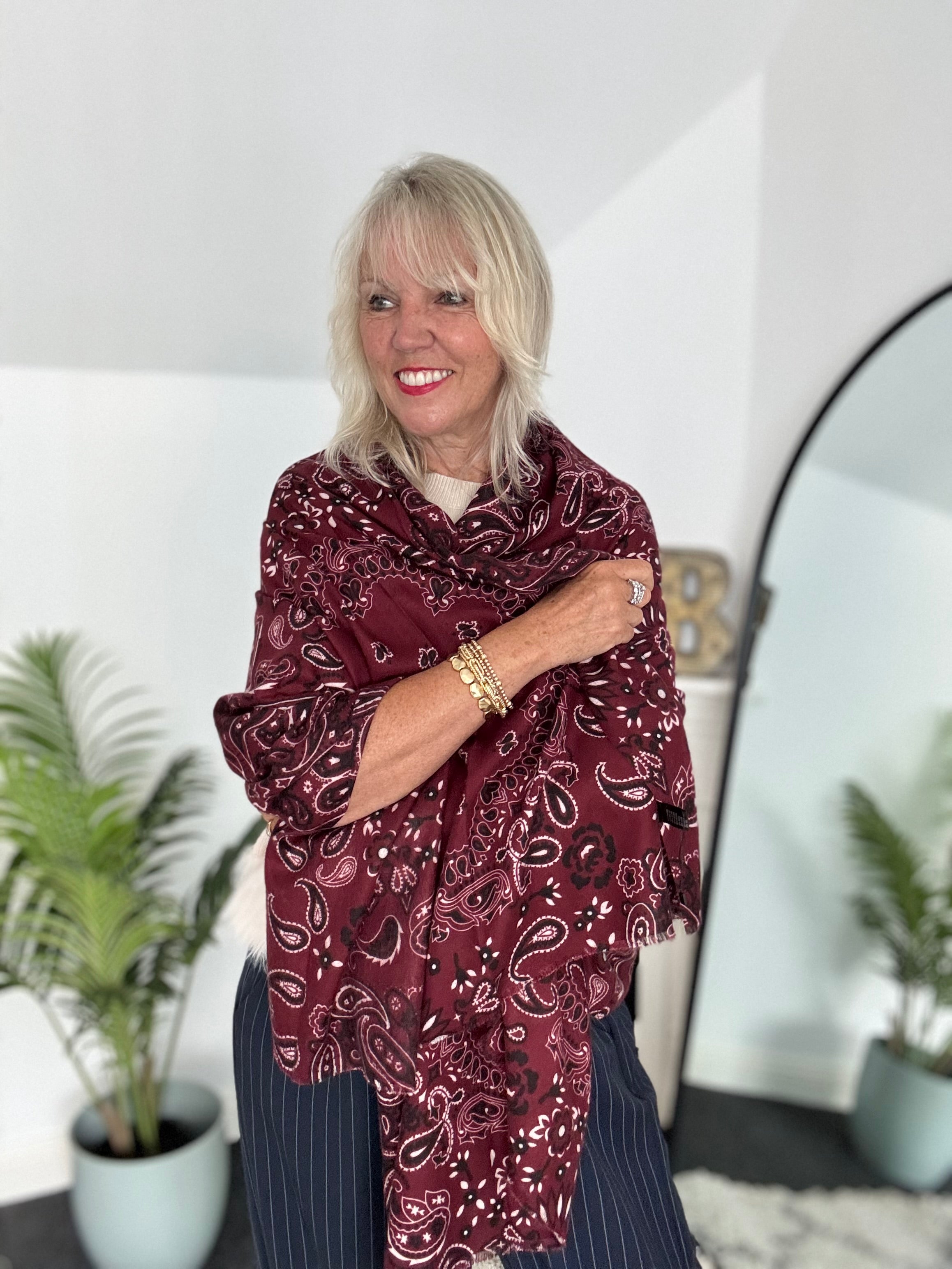 Cosy Paisley Scarf in Berry