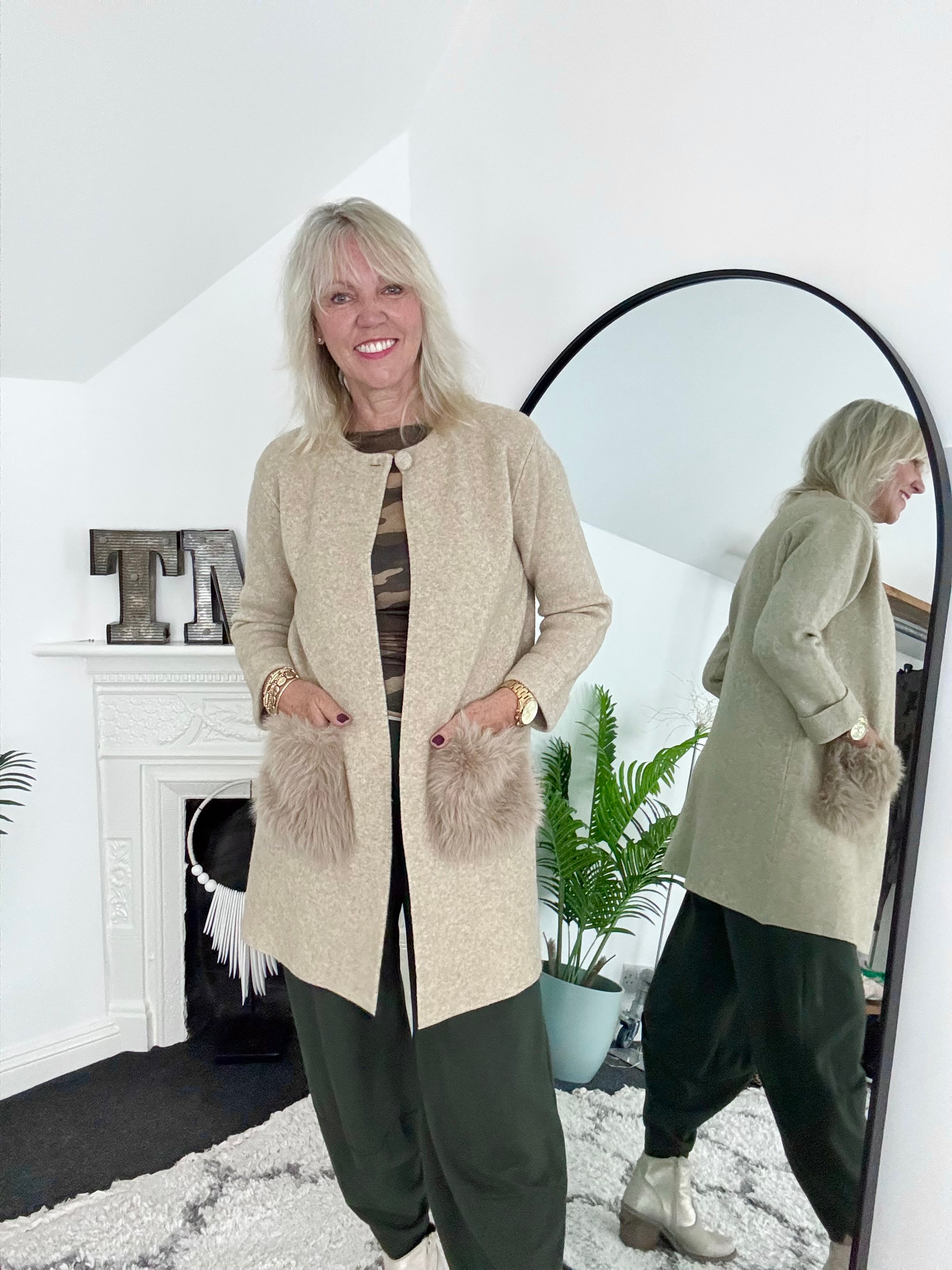 Cardi Jacket with Fur Pockets in Stone