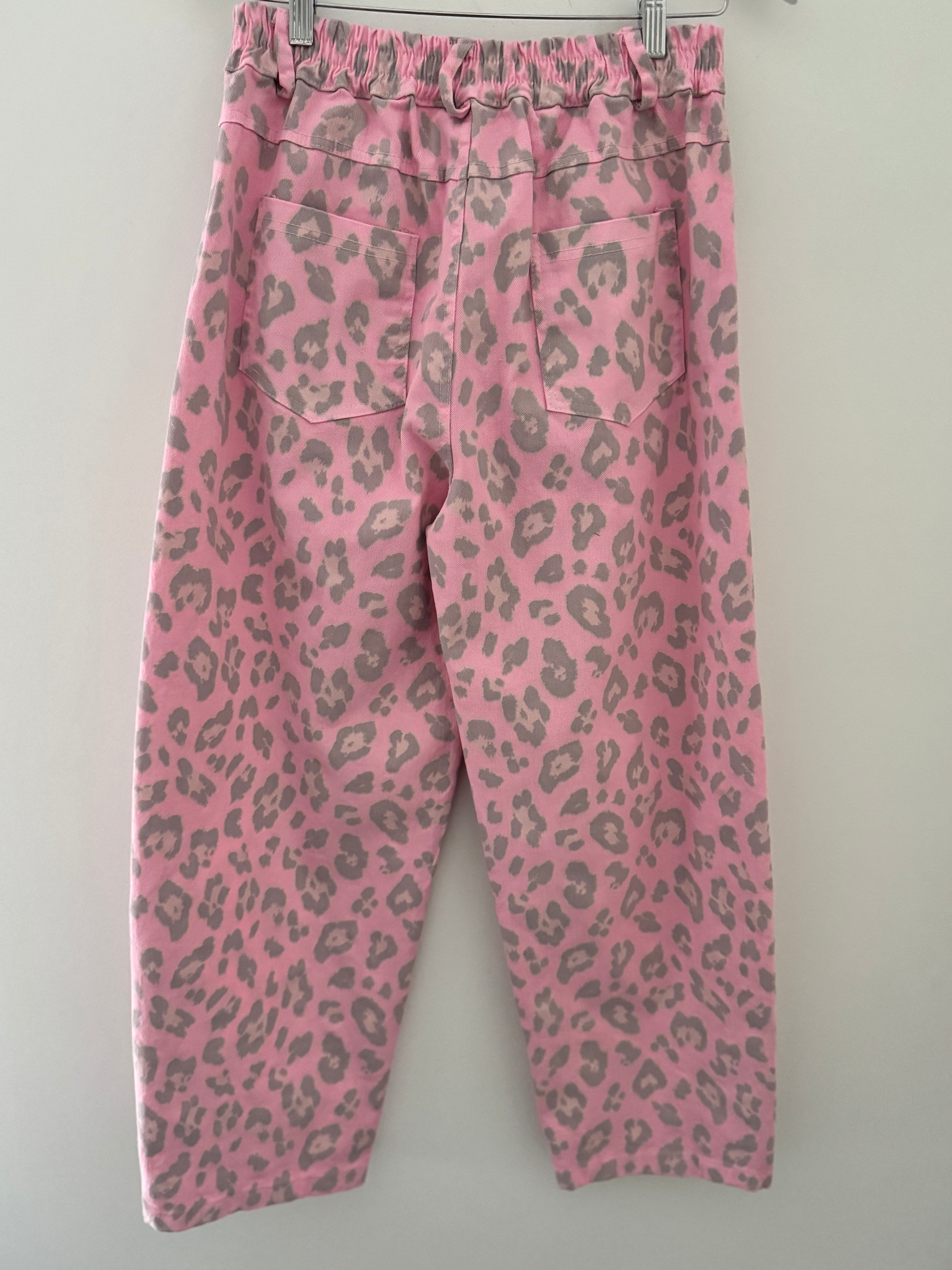 Barrel Leg Stretch Jeans in Pink Leopard