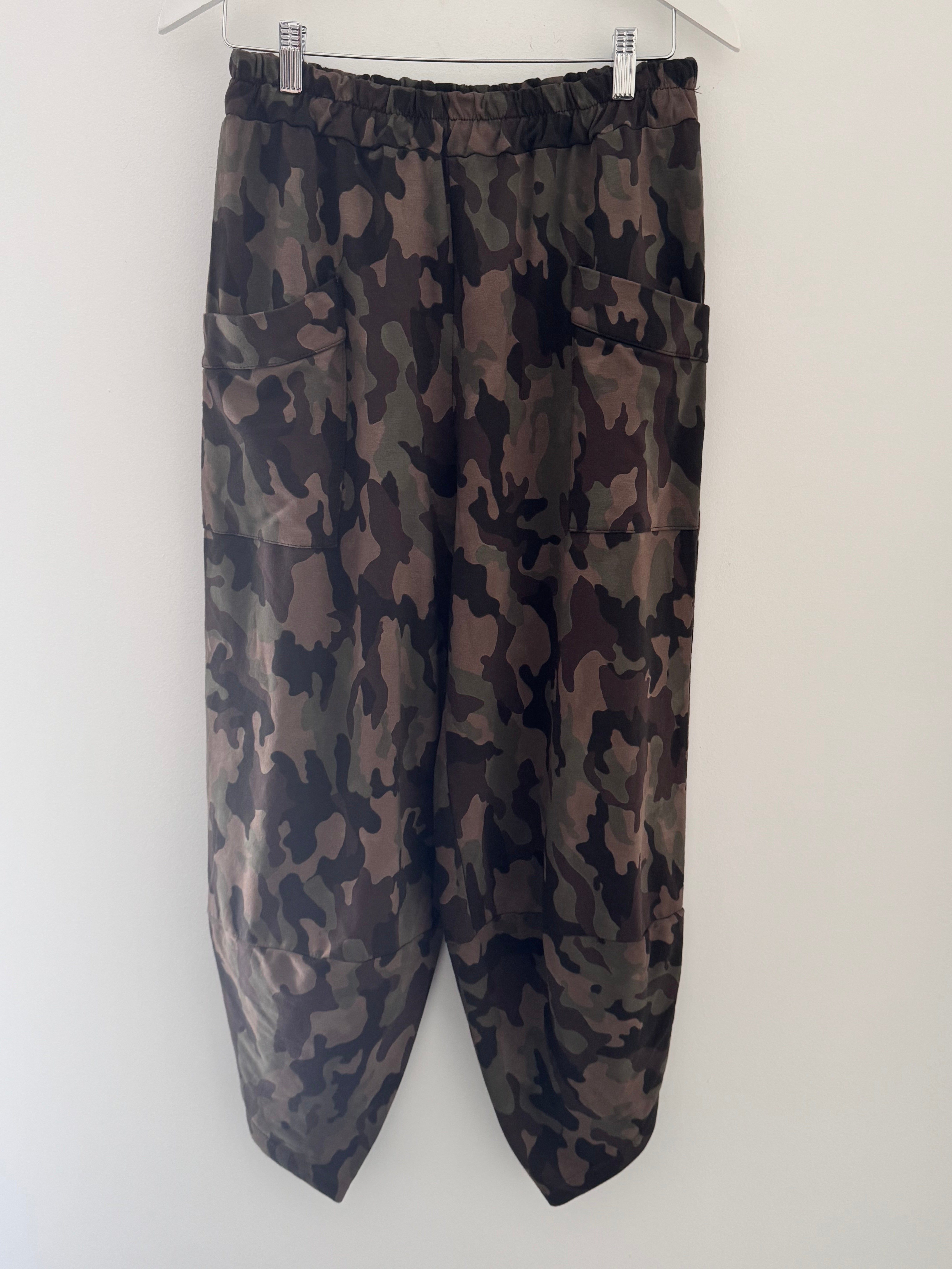 Barrel Cotton Jersey Trousers in Mocha Camo