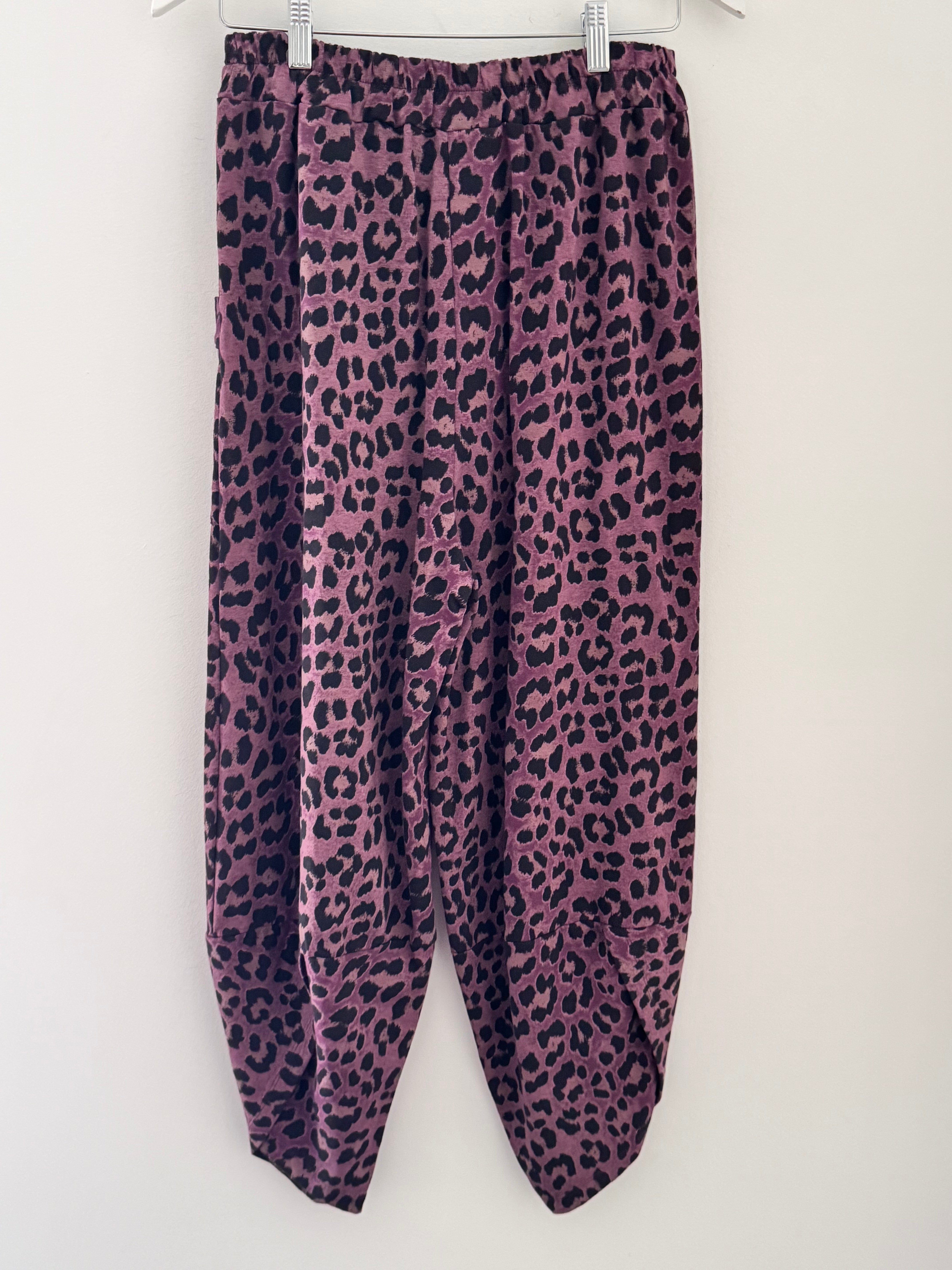Barrel Stretch Trousers in Plum Leopard