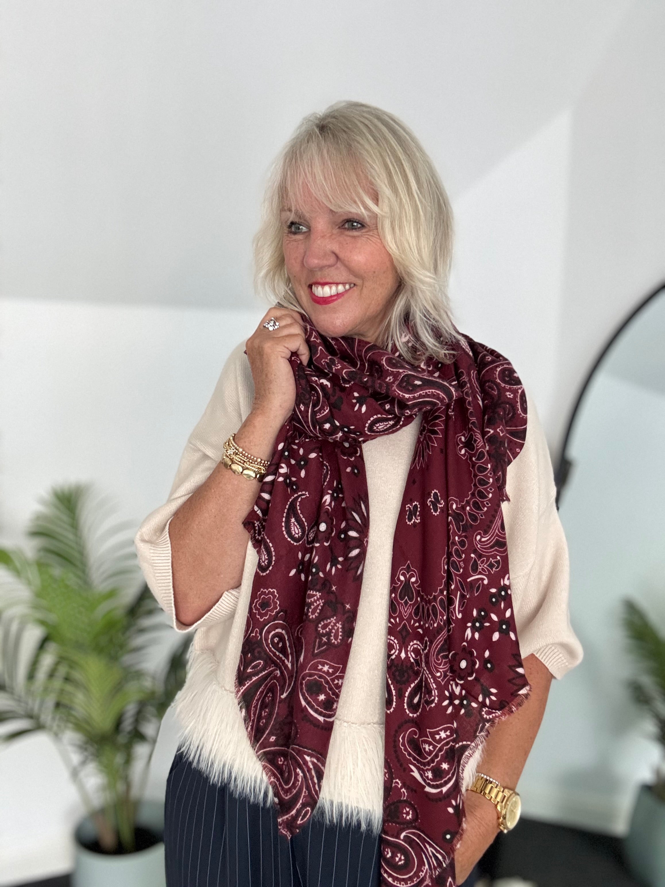 Cosy Paisley Scarf in Berry