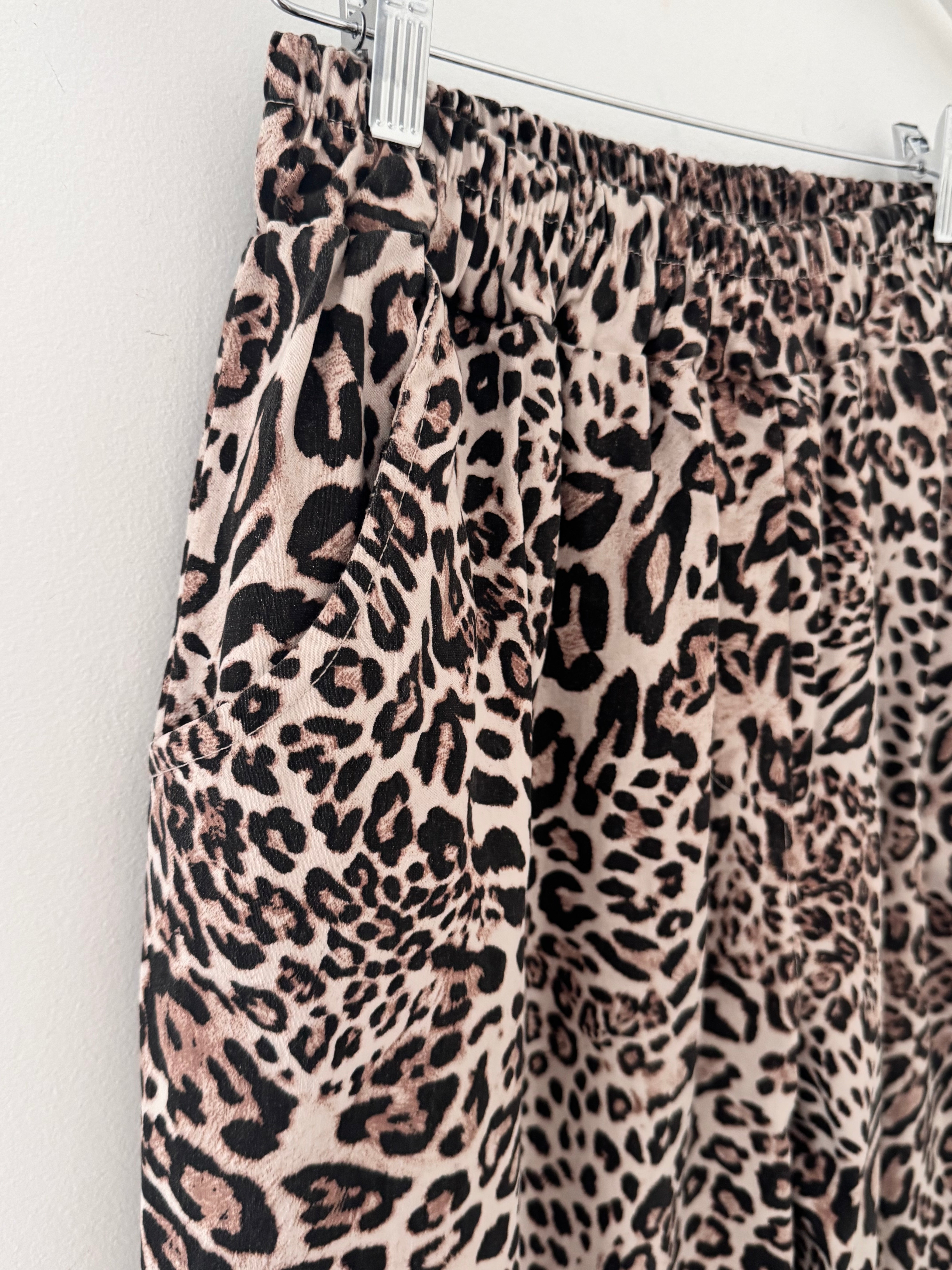 Super Stretch Loose Joggers in Stone Leopard