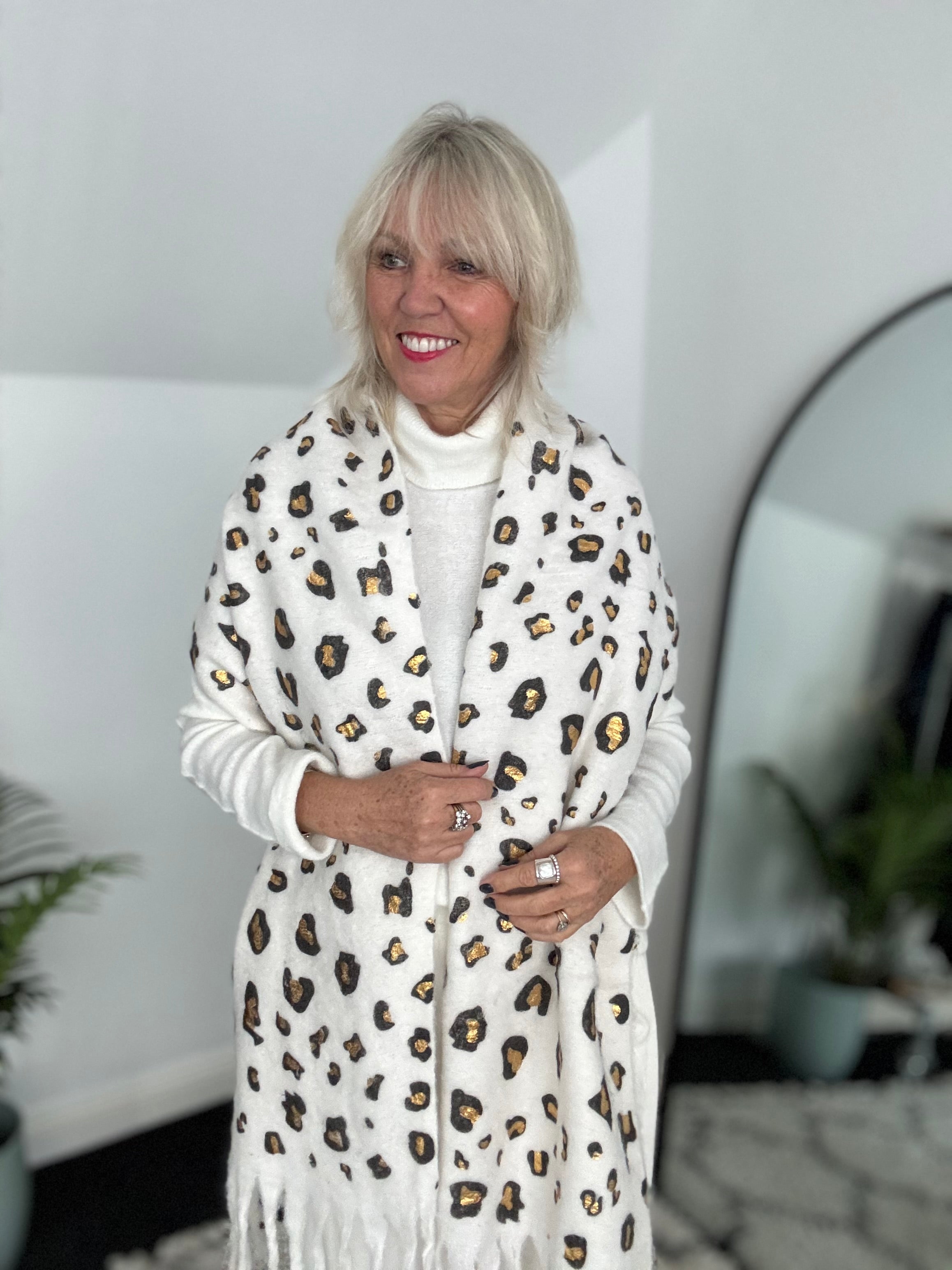 Cosy Scarf in Snow Leopard