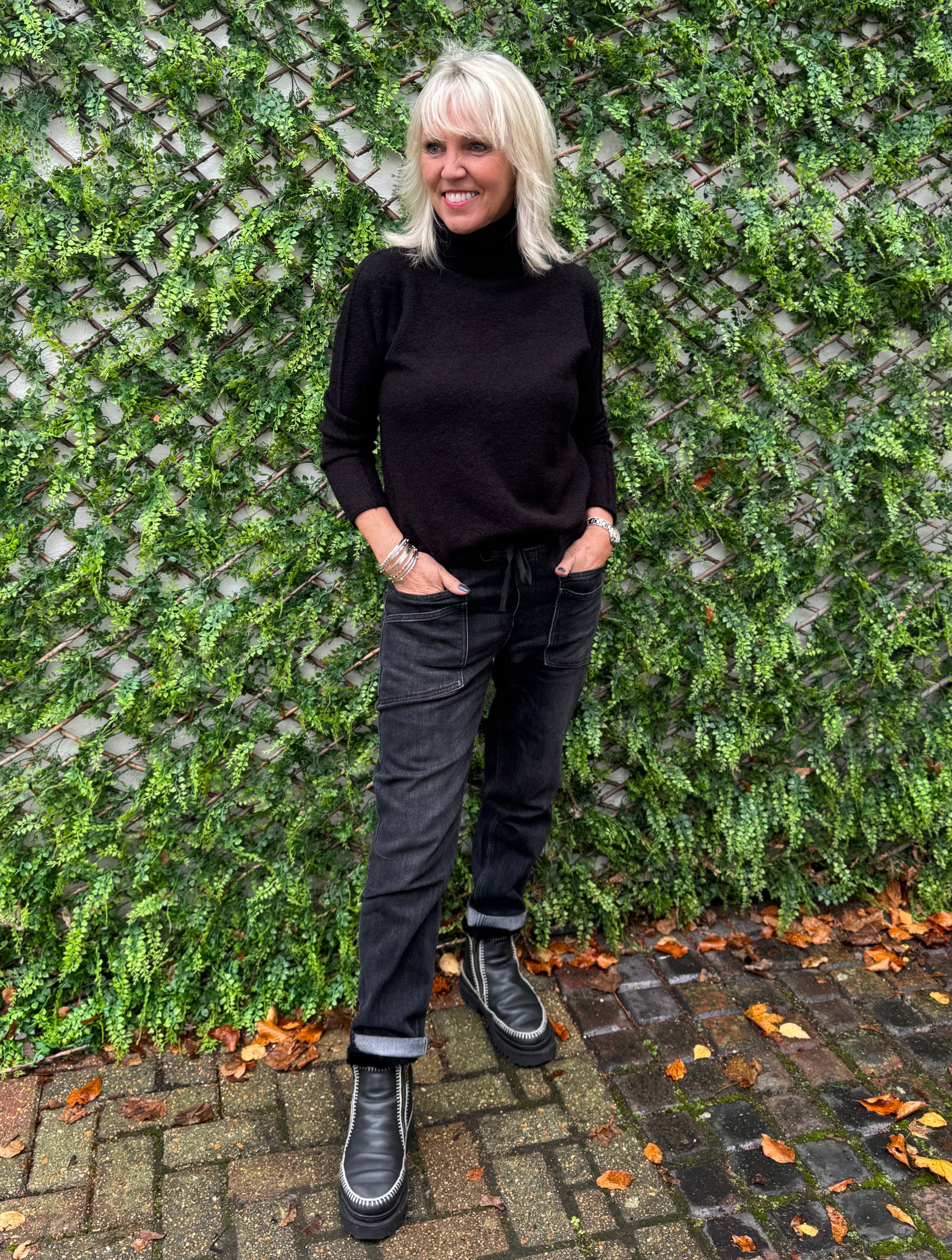 Double Pocket Jean Joggers in Washed Black