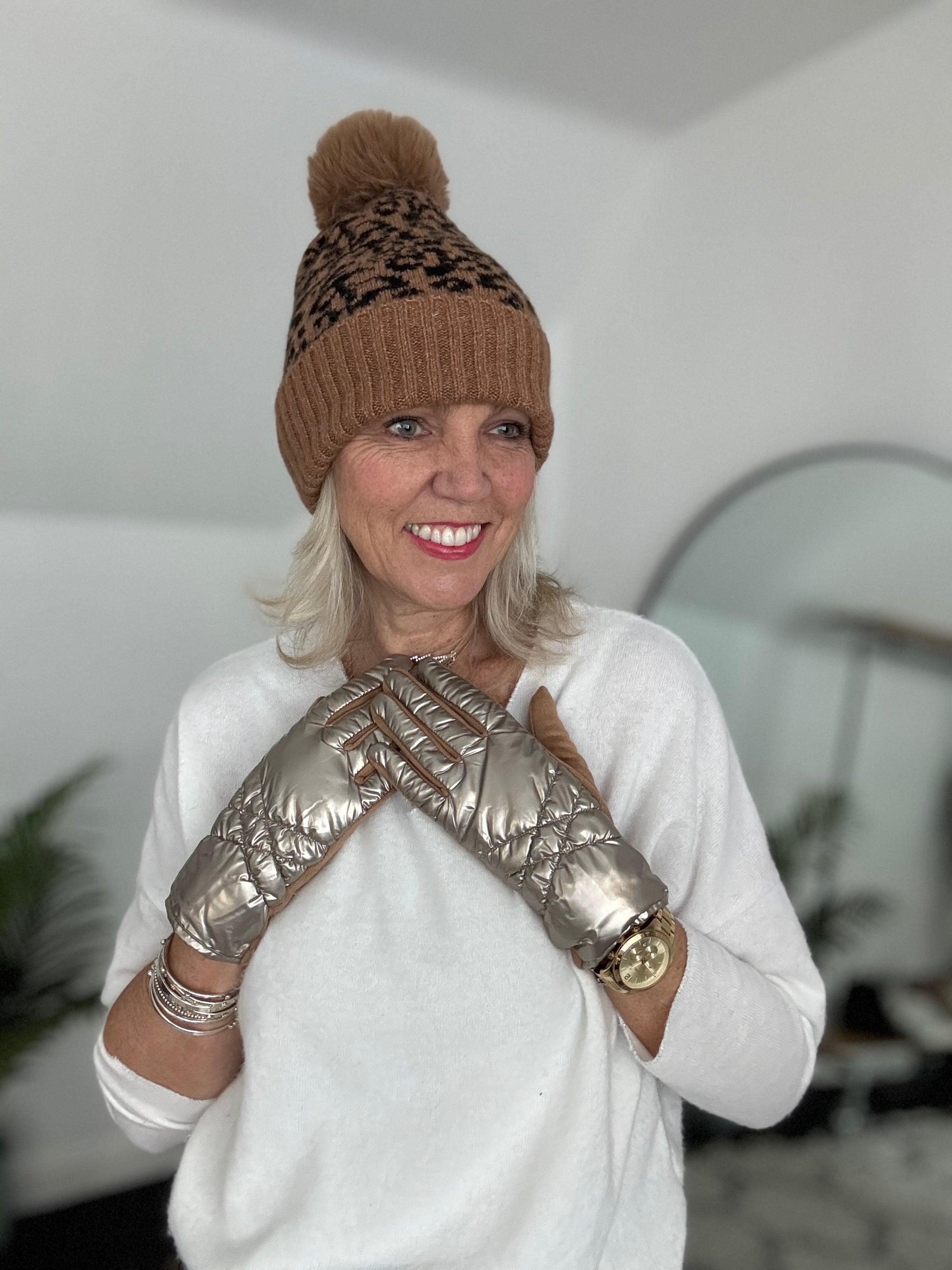 Metallic & Fleece Quilted Gloves in Gold