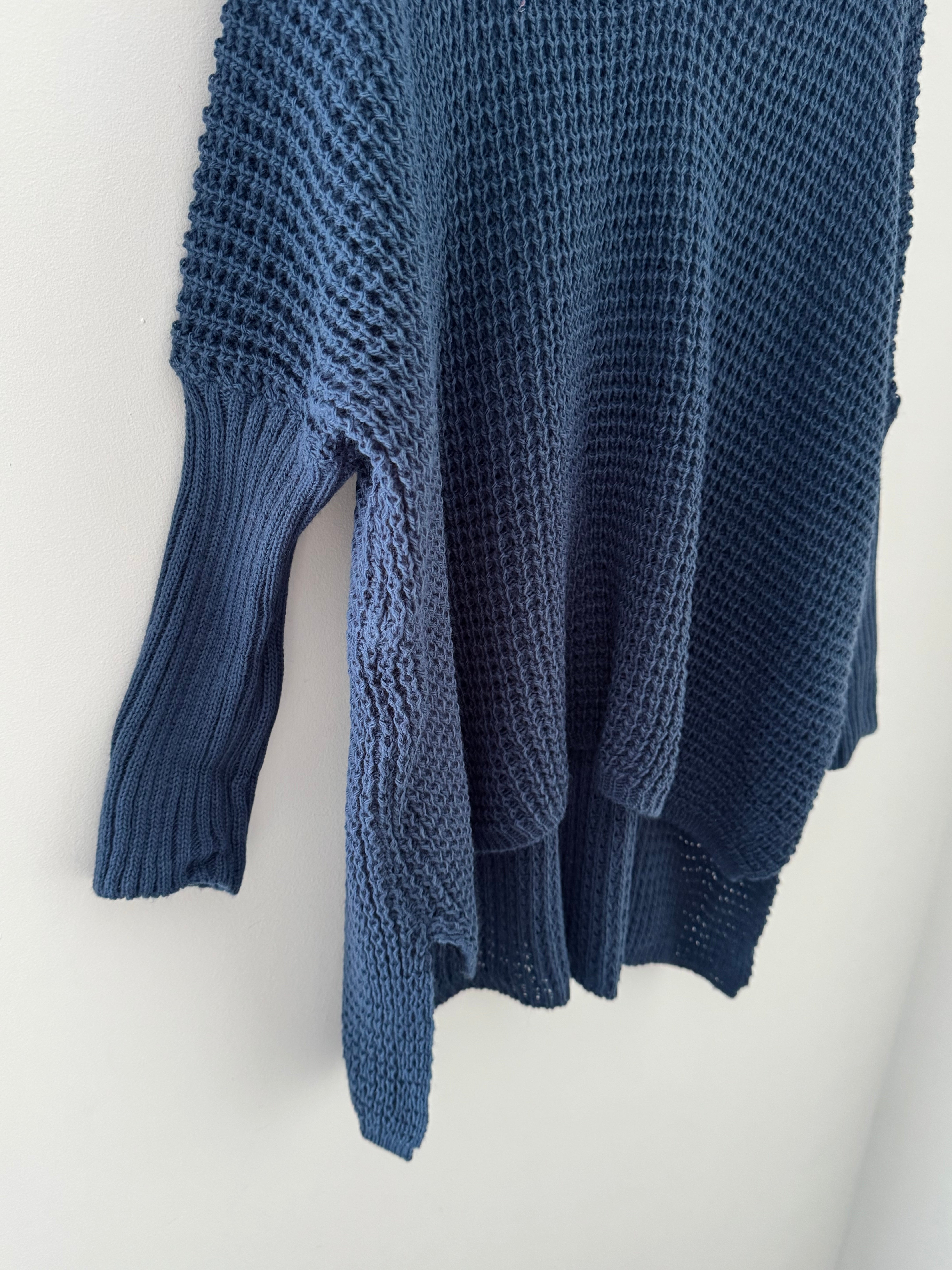 V Neck Waffle Knit in Blue