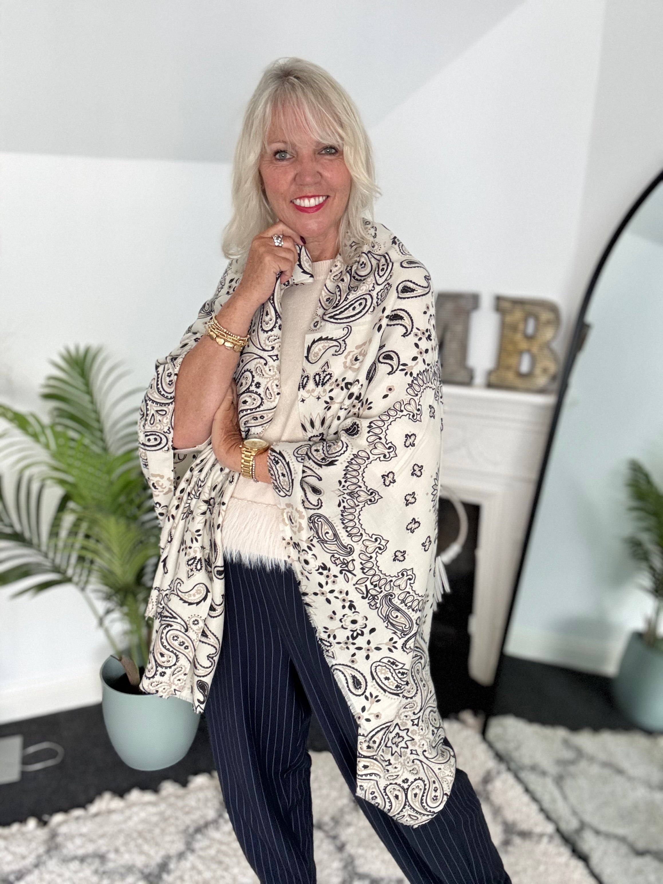 Cosy Paisley Scarf in Ecru
